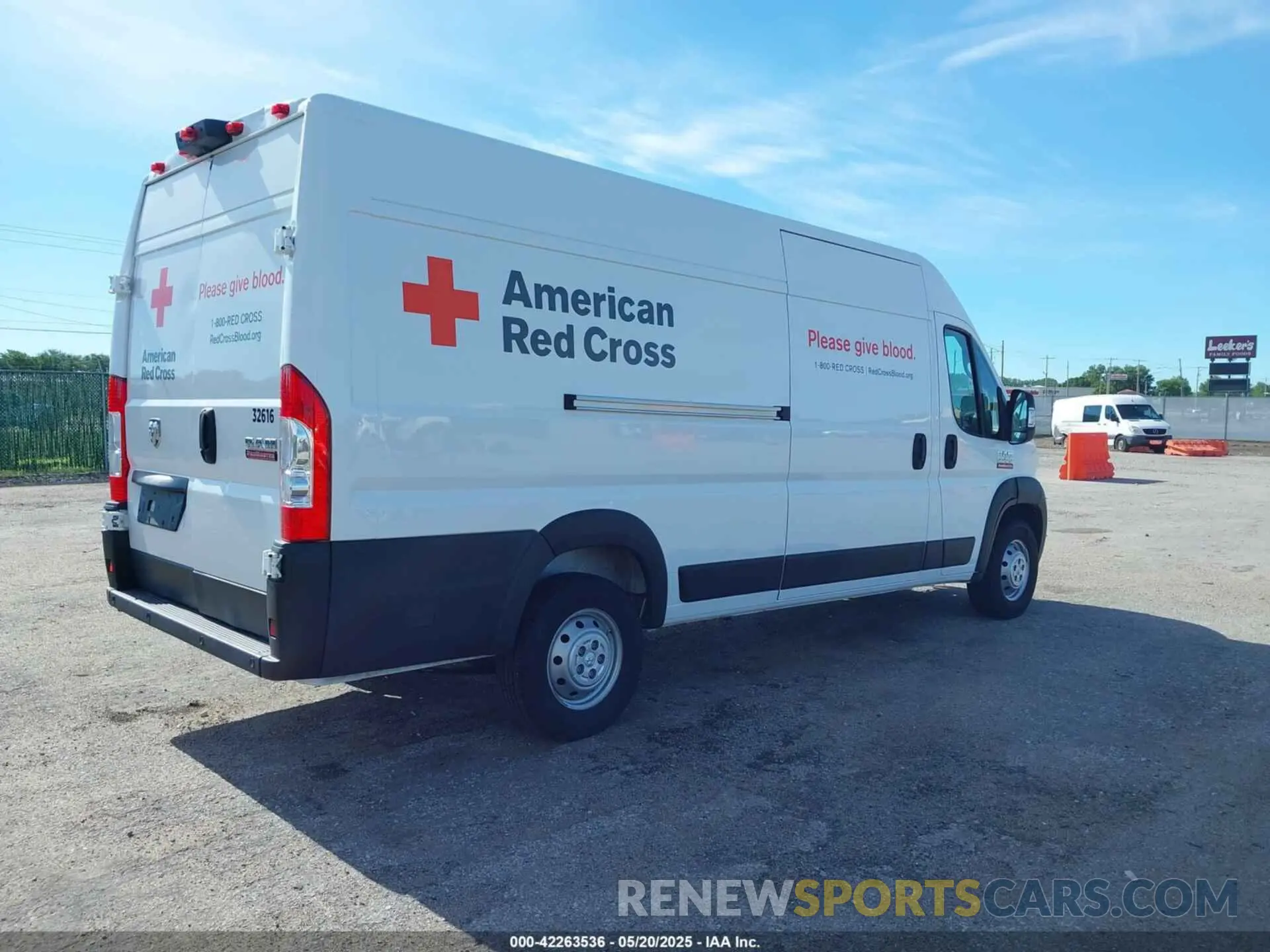 4 Photograph of a damaged car 3C6MRVJG3ME520522 RAM PROMASTER 3500 2021