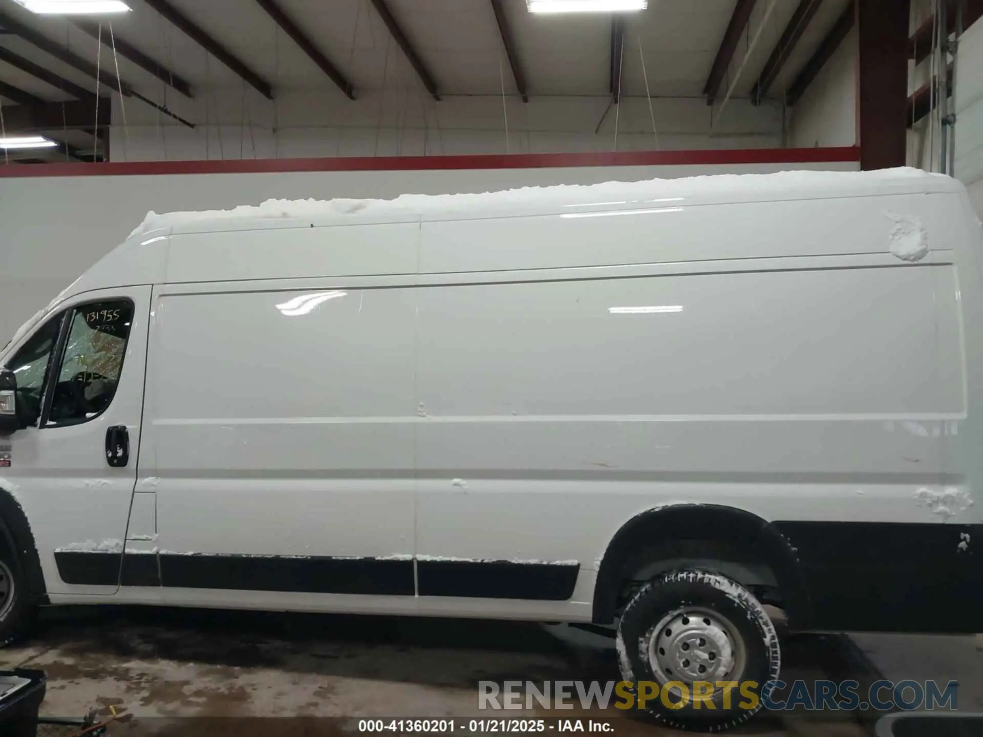 14 Photograph of a damaged car 3C6MRVJG6ME577233 RAM PROMASTER 3500 2021