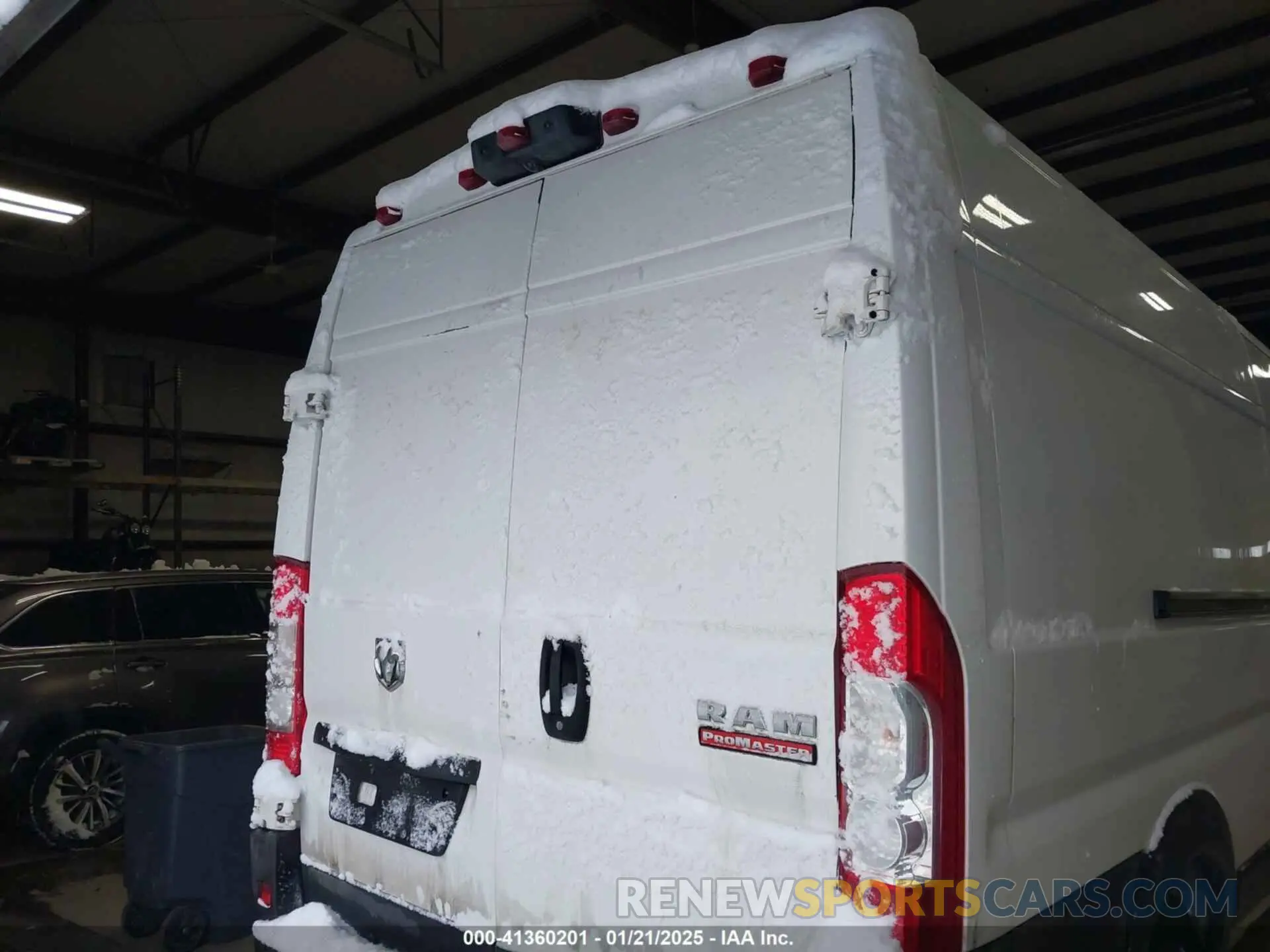 16 Photograph of a damaged car 3C6MRVJG6ME577233 RAM PROMASTER 3500 2021