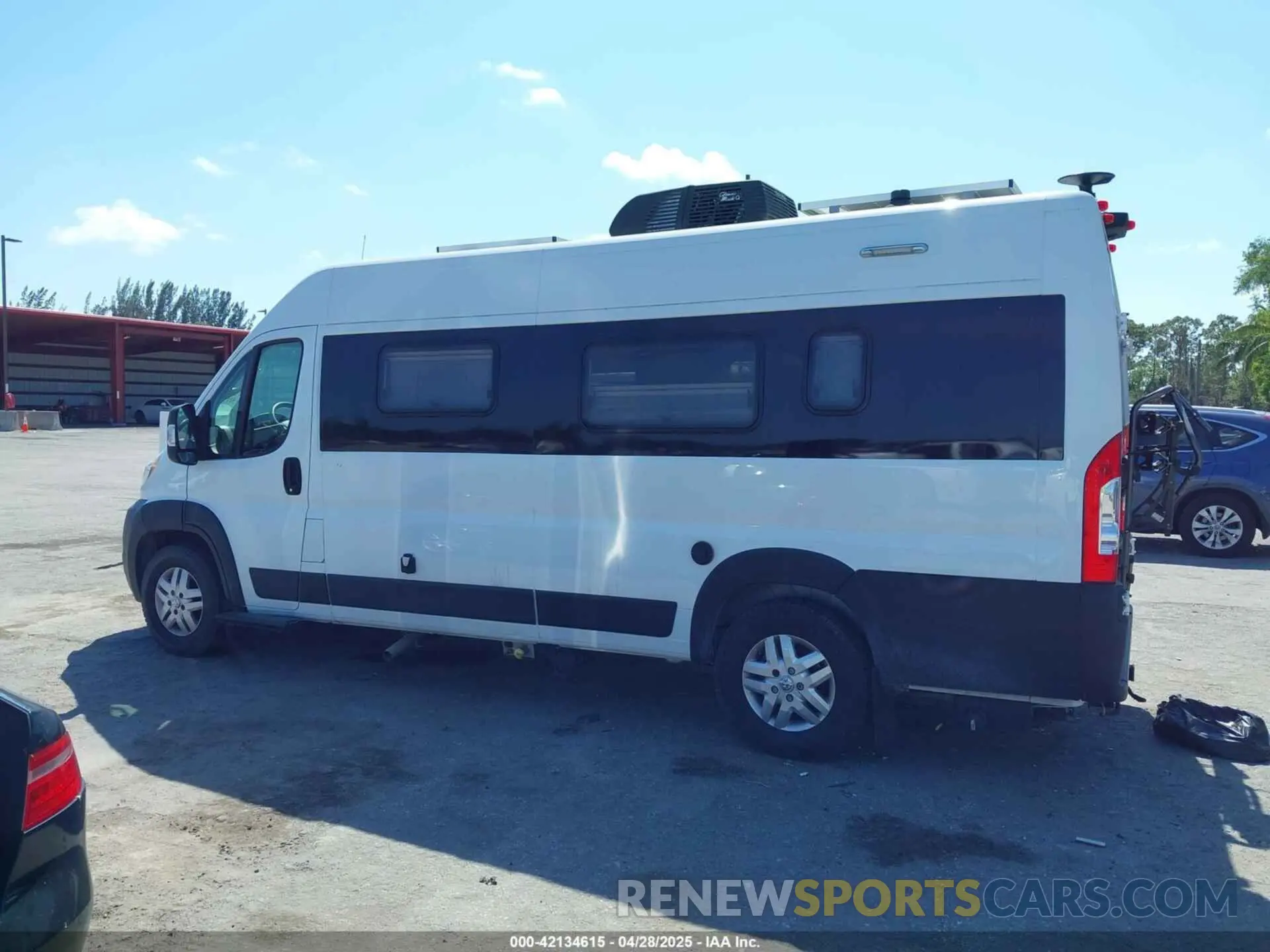 14 Photograph of a damaged car 3C6MRVJG9ME541813 RAM PROMASTER 3500 2021