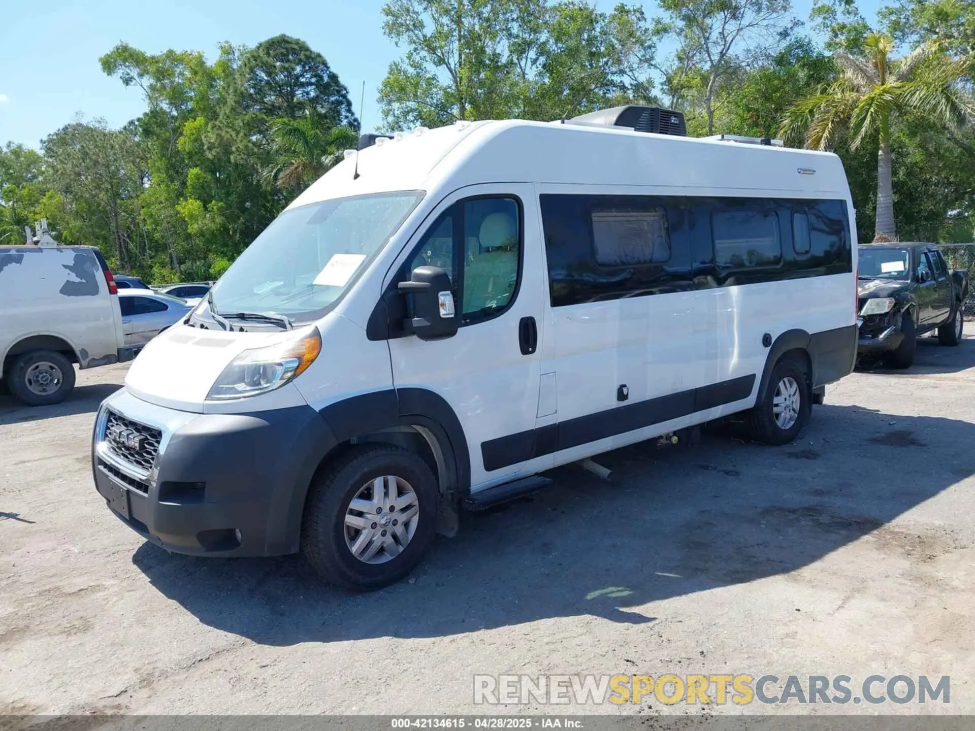 2 Photograph of a damaged car 3C6MRVJG9ME541813 RAM PROMASTER 3500 2021