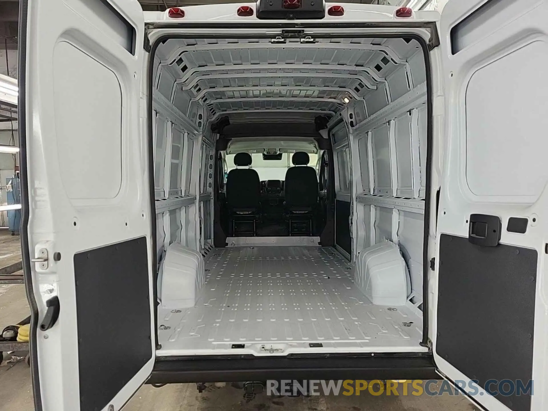 34 Фотография поврежденного автомобиля 3C6MRVJG1PE506848 RAM PROMASTER 3500 2023