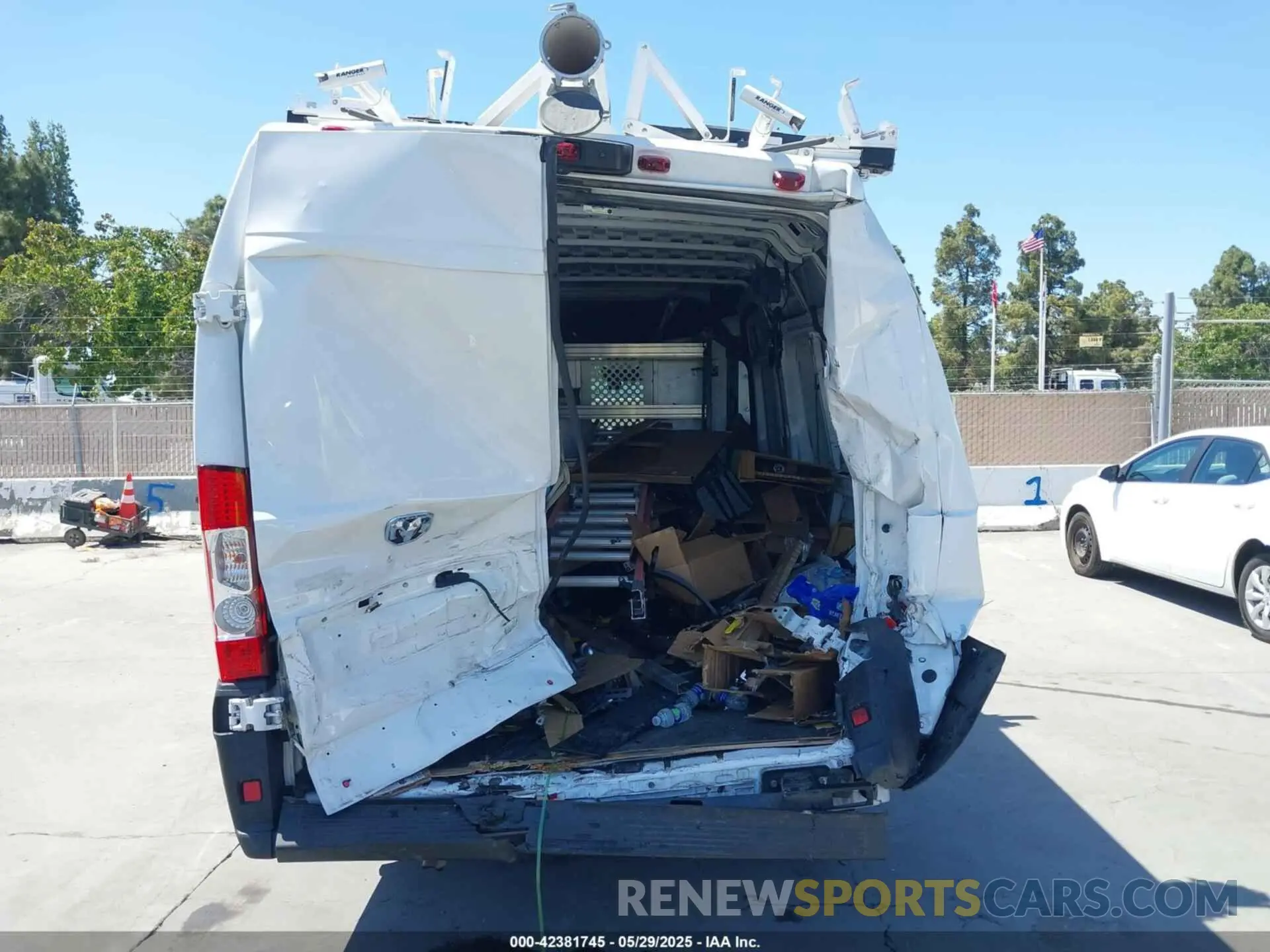 16 Photograph of a damaged car 3C6MRVJG2PE526171 RAM PROMASTER 3500 2023