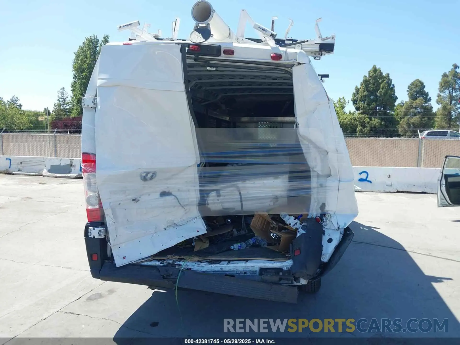 6 Photograph of a damaged car 3C6MRVJG2PE526171 RAM PROMASTER 3500 2023