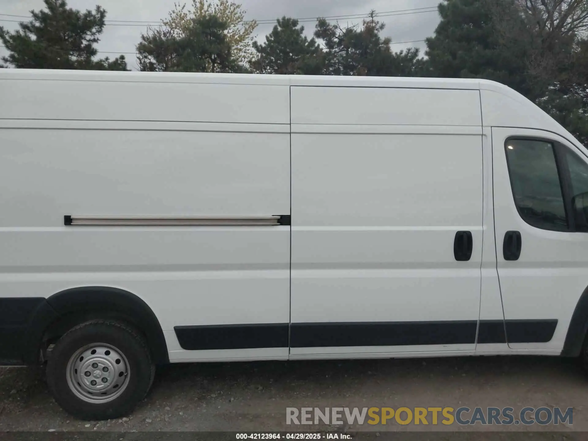 13 Photograph of a damaged car 3C6MRVJG4PE530092 RAM PROMASTER 3500 2023