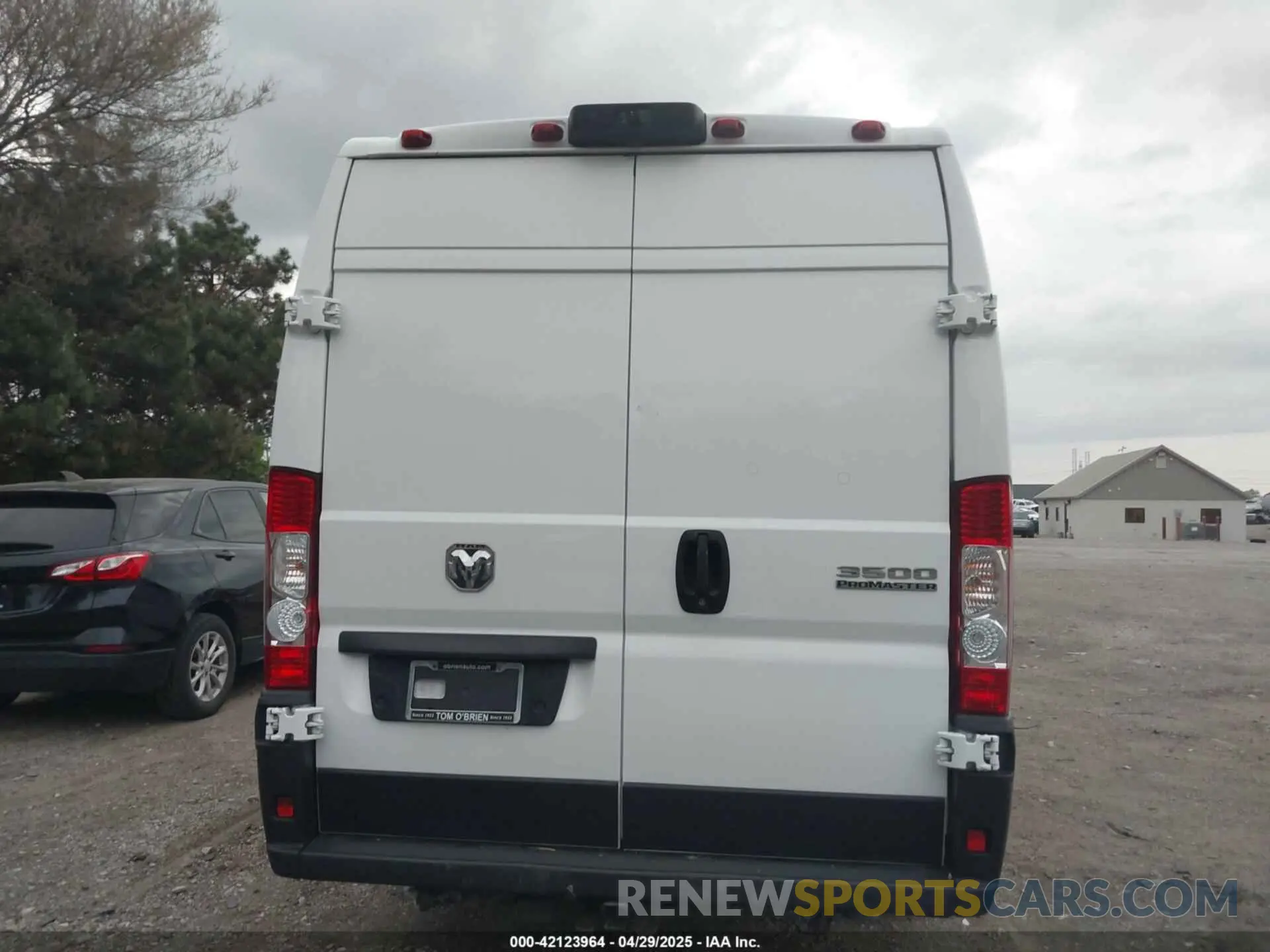 16 Photograph of a damaged car 3C6MRVJG4PE530092 RAM PROMASTER 3500 2023