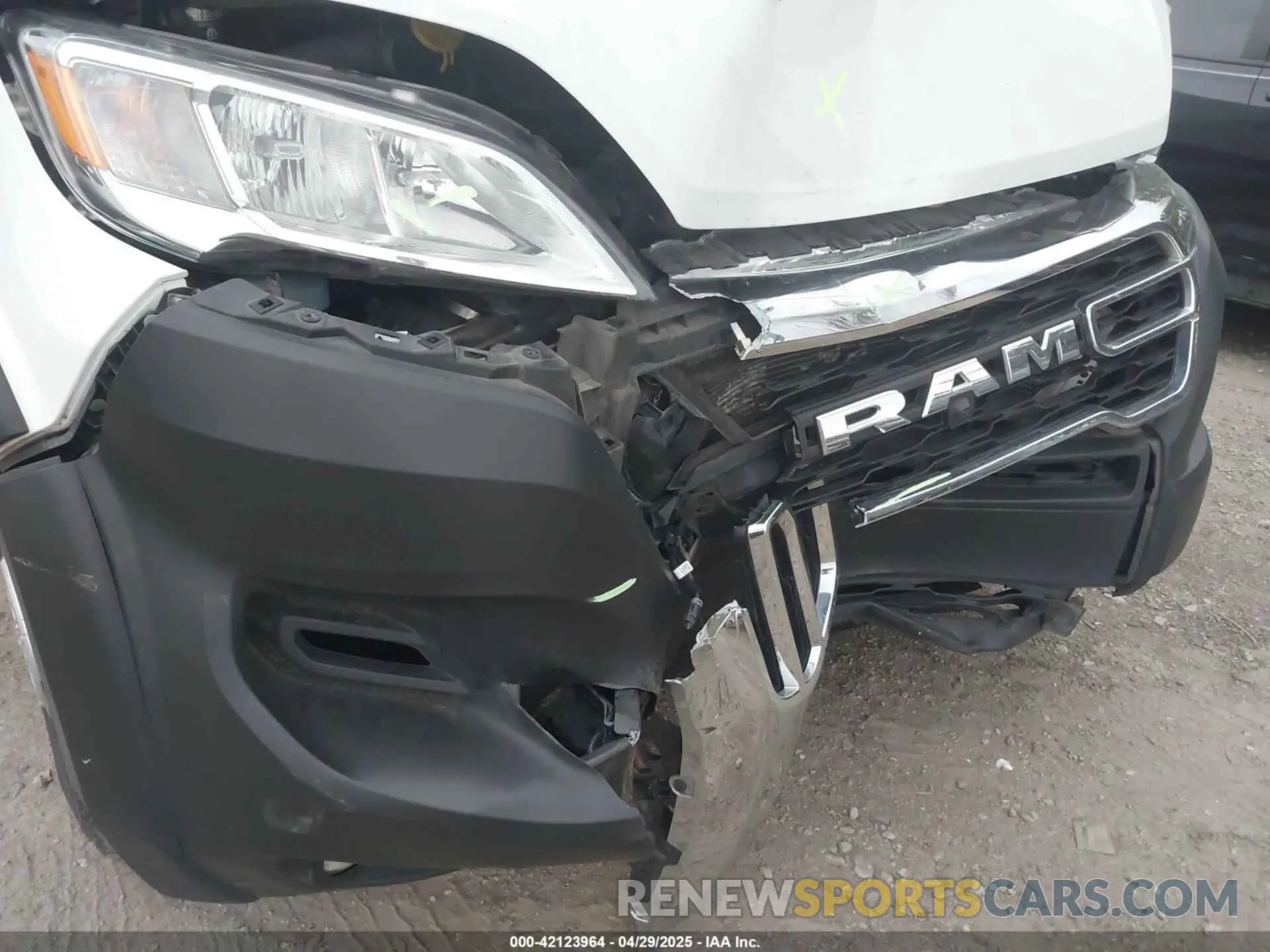 6 Photograph of a damaged car 3C6MRVJG4PE530092 RAM PROMASTER 3500 2023