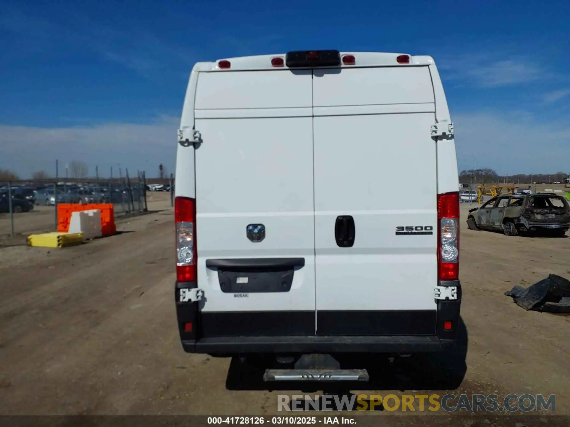 17 Photograph of a damaged car 3C6MRVJG6PE512967 RAM PROMASTER 3500 2023