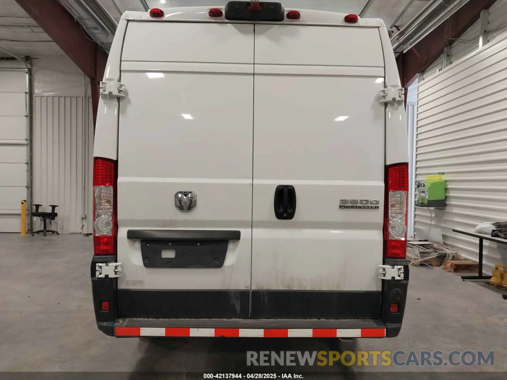 15 Photograph of a damaged car 3C6MRVJG8PE532220 RAM PROMASTER 3500 2023