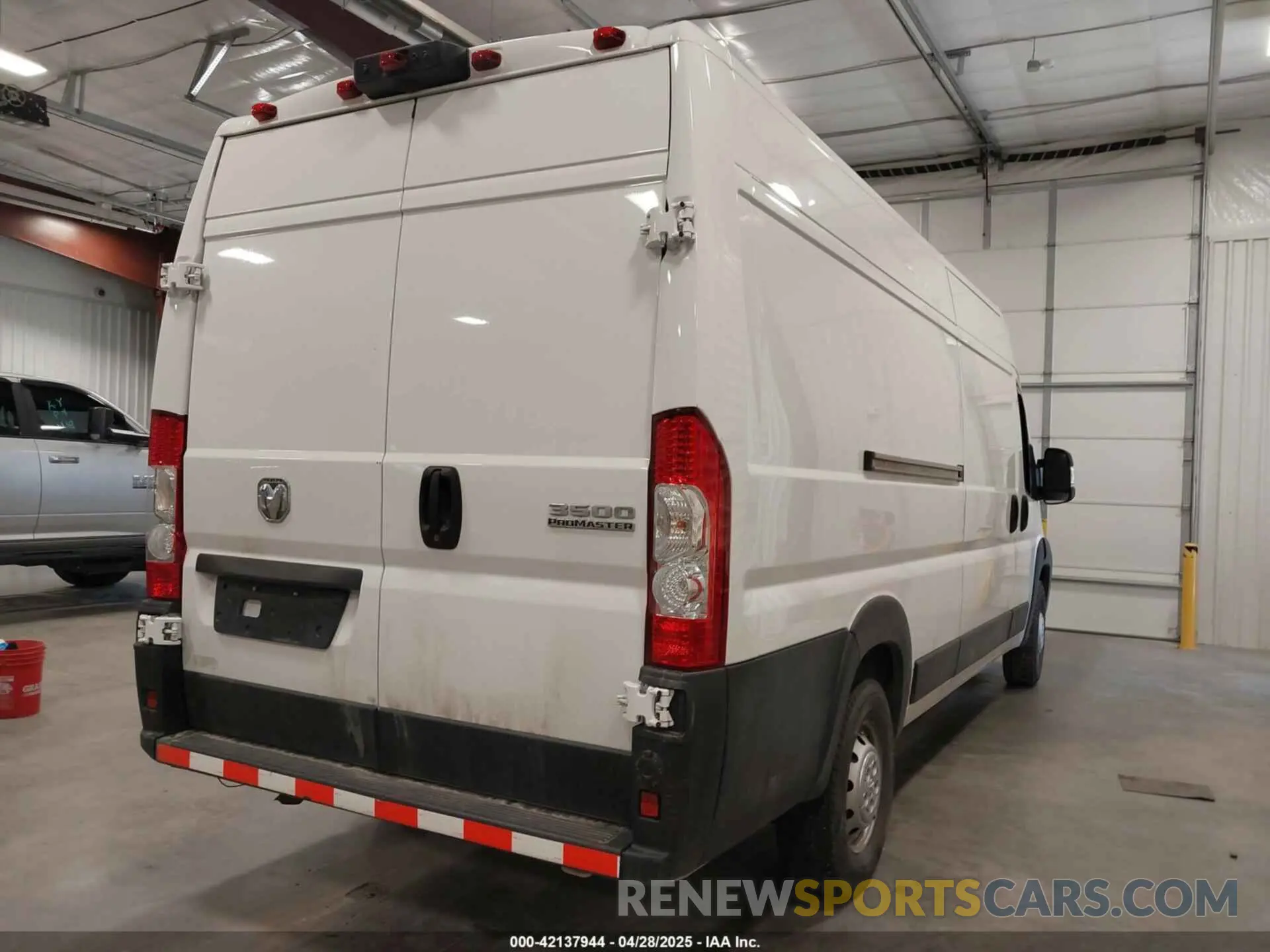 4 Photograph of a damaged car 3C6MRVJG8PE532220 RAM PROMASTER 3500 2023