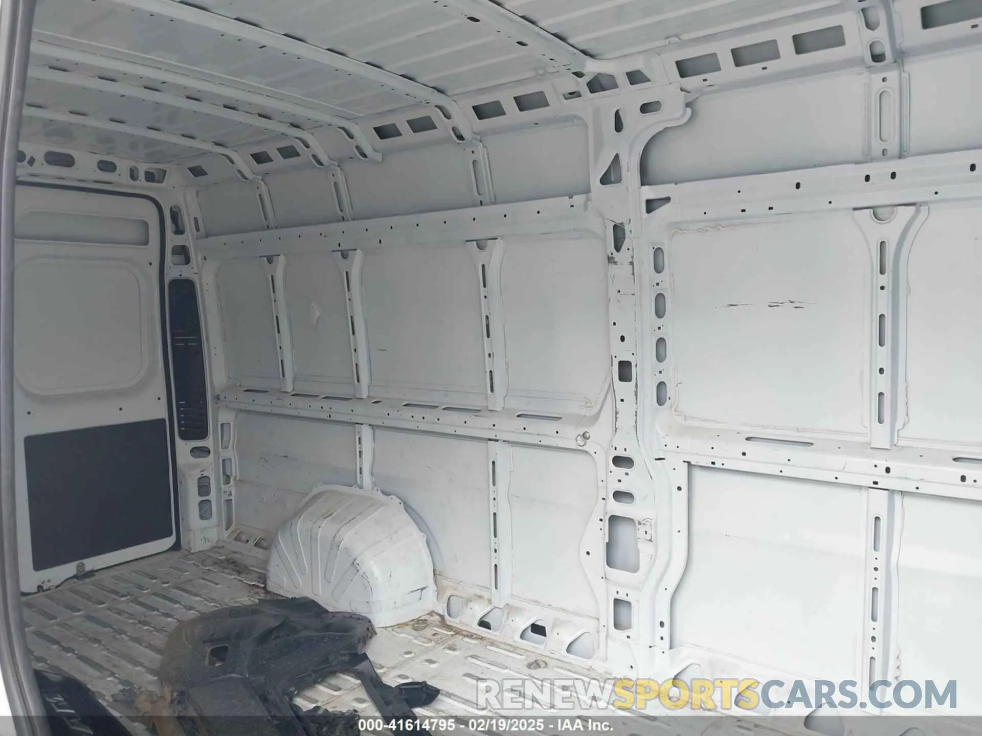 8 Photograph of a damaged car 3C6MRVJG9PE521128 RAM PROMASTER 3500 2023