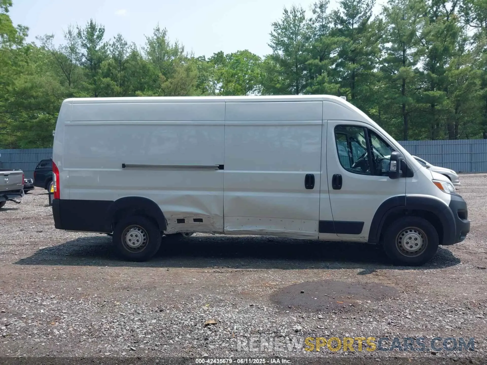 13 Photograph of a damaged car 3C6MRVJG4RE140550 RAM PROMASTER 3500 2024