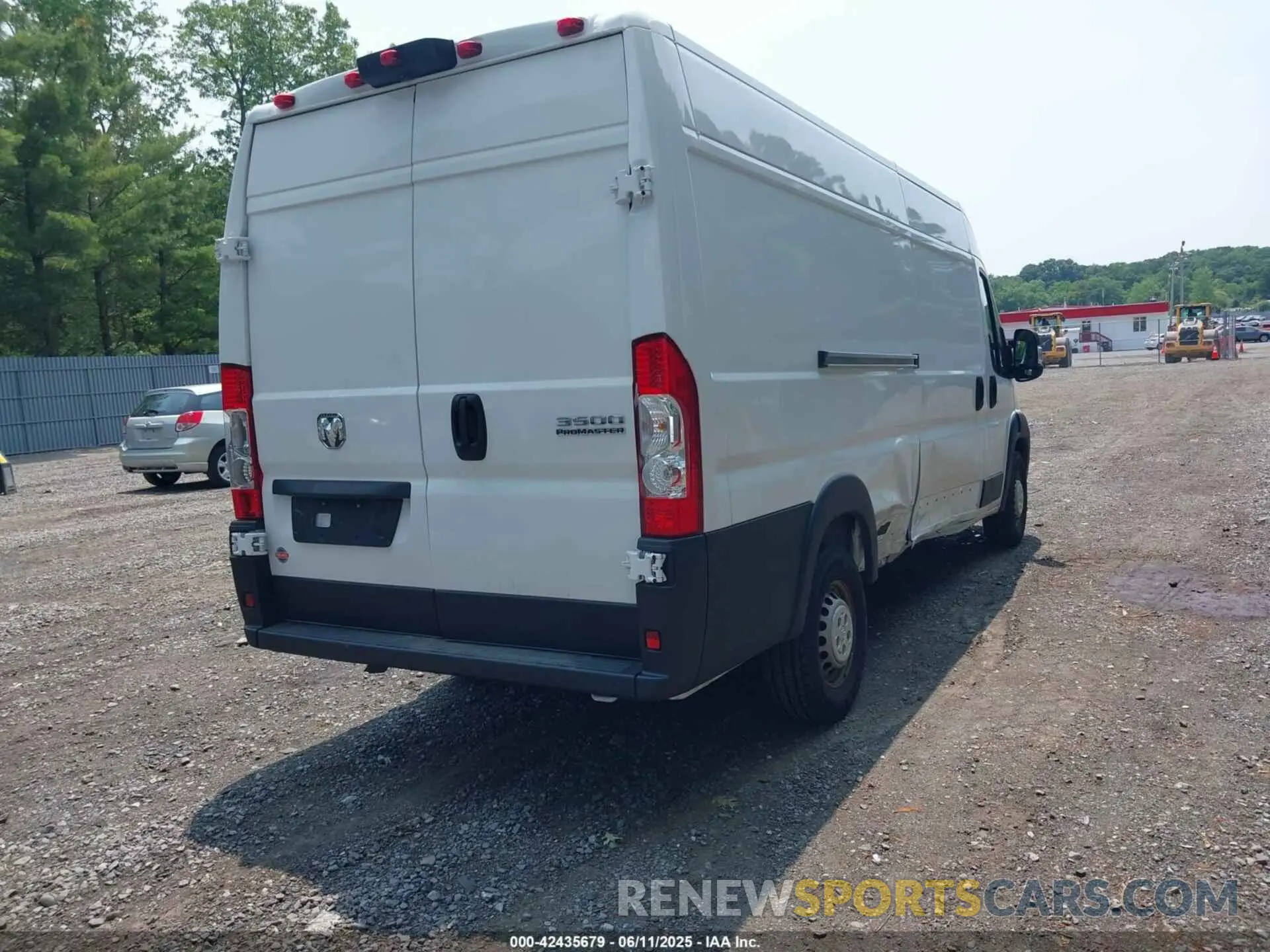 4 Photograph of a damaged car 3C6MRVJG4RE140550 RAM PROMASTER 3500 2024