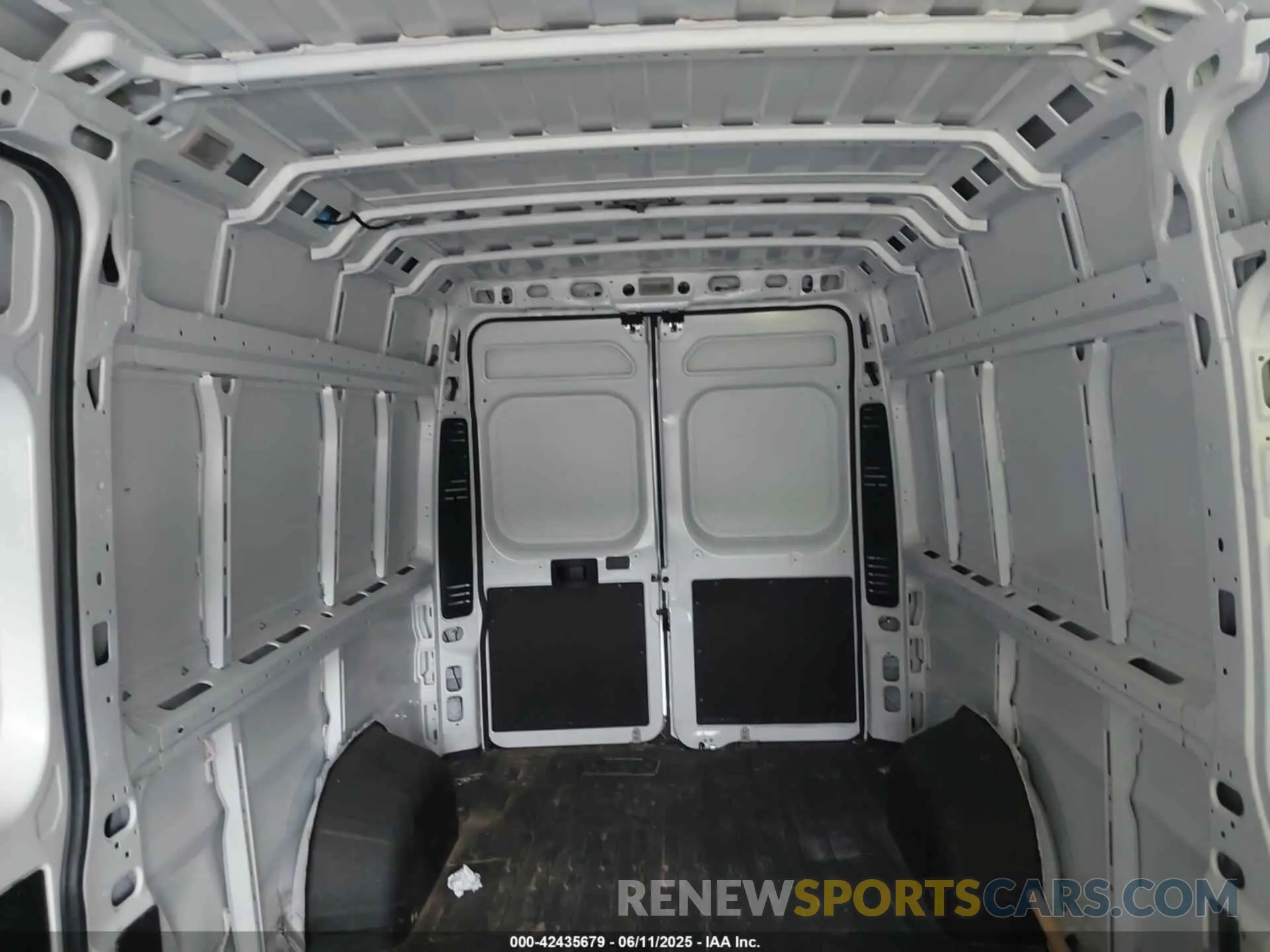 8 Photograph of a damaged car 3C6MRVJG4RE140550 RAM PROMASTER 3500 2024