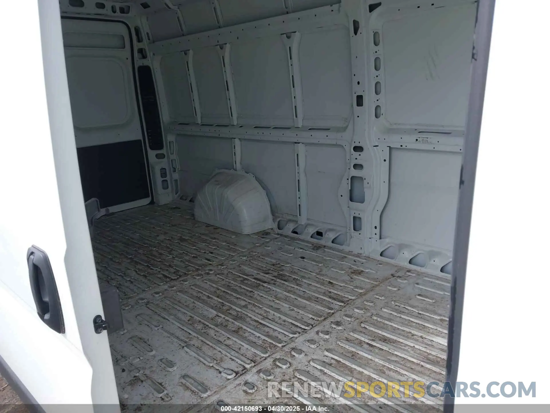 8 Photograph of a damaged car 3C6MRVJG3SE504821 RAM PROMASTER 3500 2025