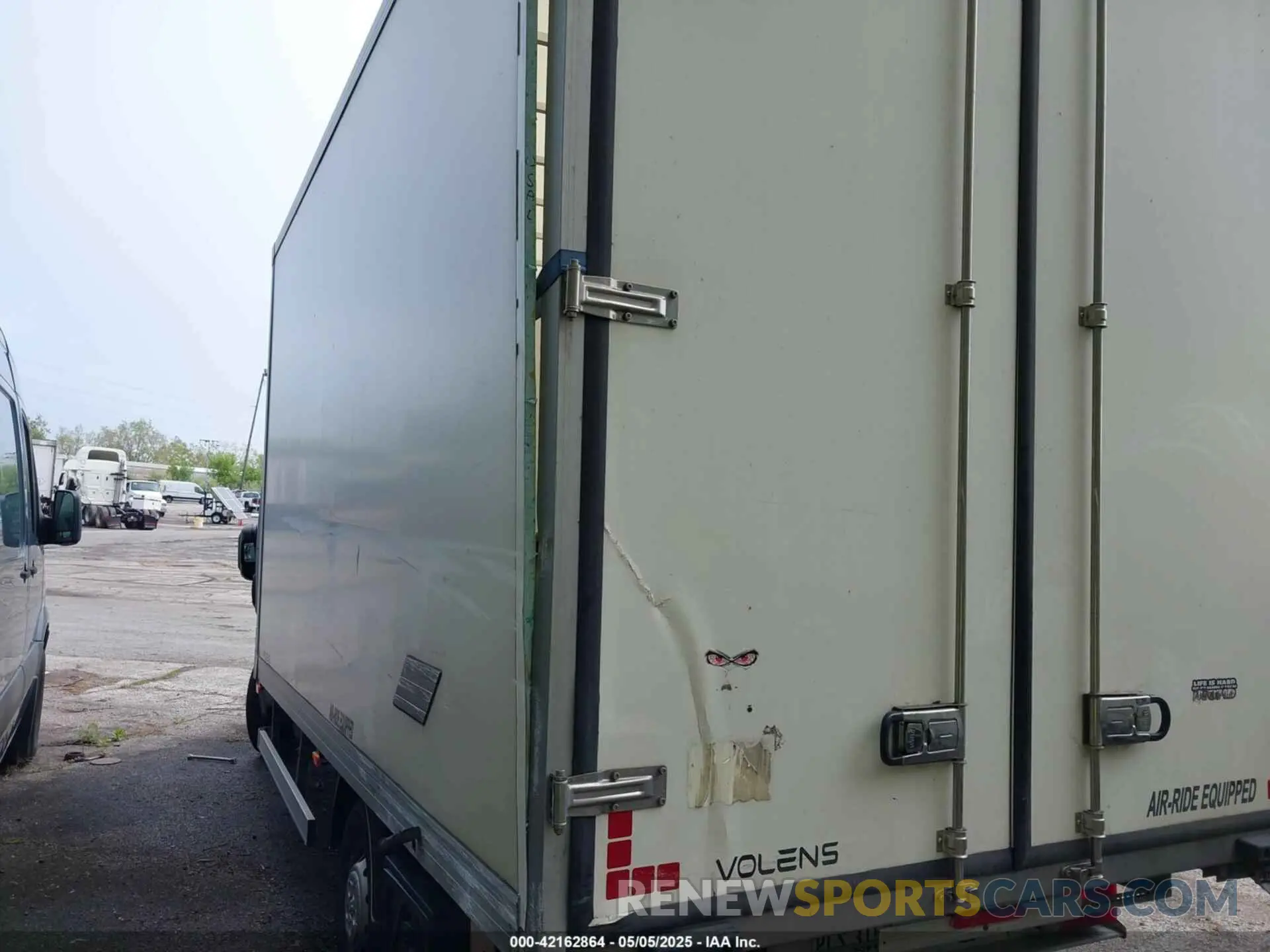 3 Photograph of a damaged car 3C7WRVLG1NE131591 RAM PROMASTER 3500 CUTAWAY 2022