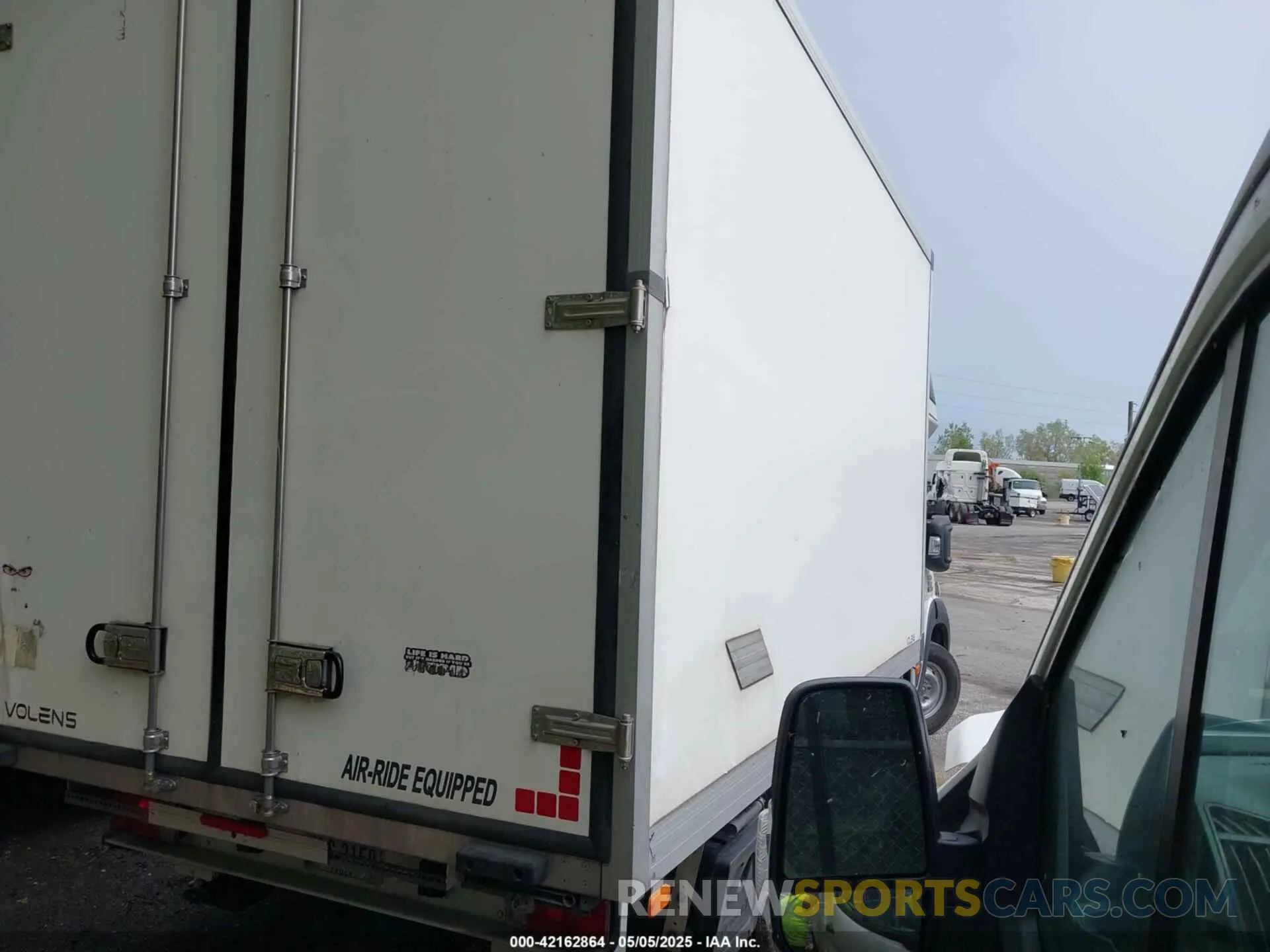 4 Photograph of a damaged car 3C7WRVLG1NE131591 RAM PROMASTER 3500 CUTAWAY 2022