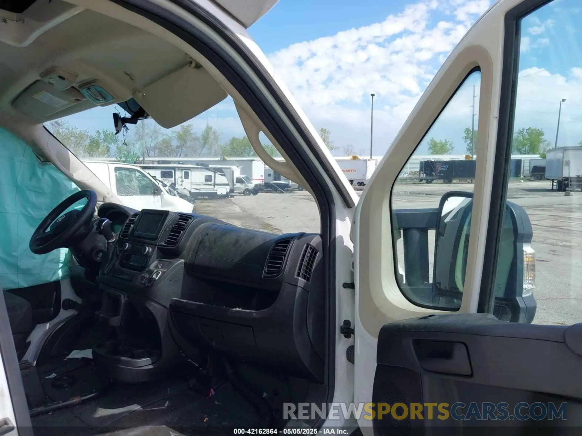6 Photograph of a damaged car 3C7WRVLG1NE131591 RAM PROMASTER 3500 CUTAWAY 2022