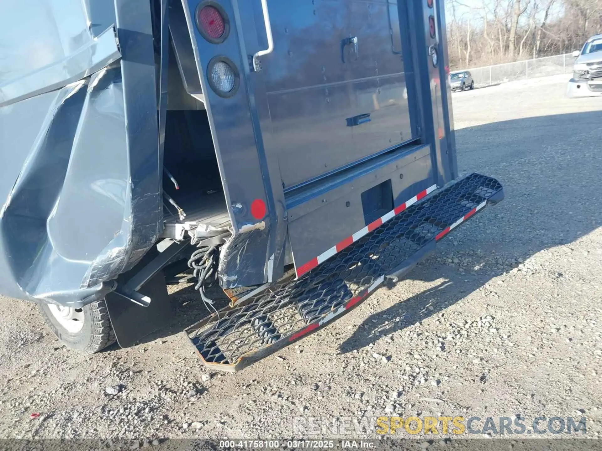 12 Photograph of a damaged car 3C7WRVMG1NE126017 RAM PROMASTER 3500 CUTAWAY 2022