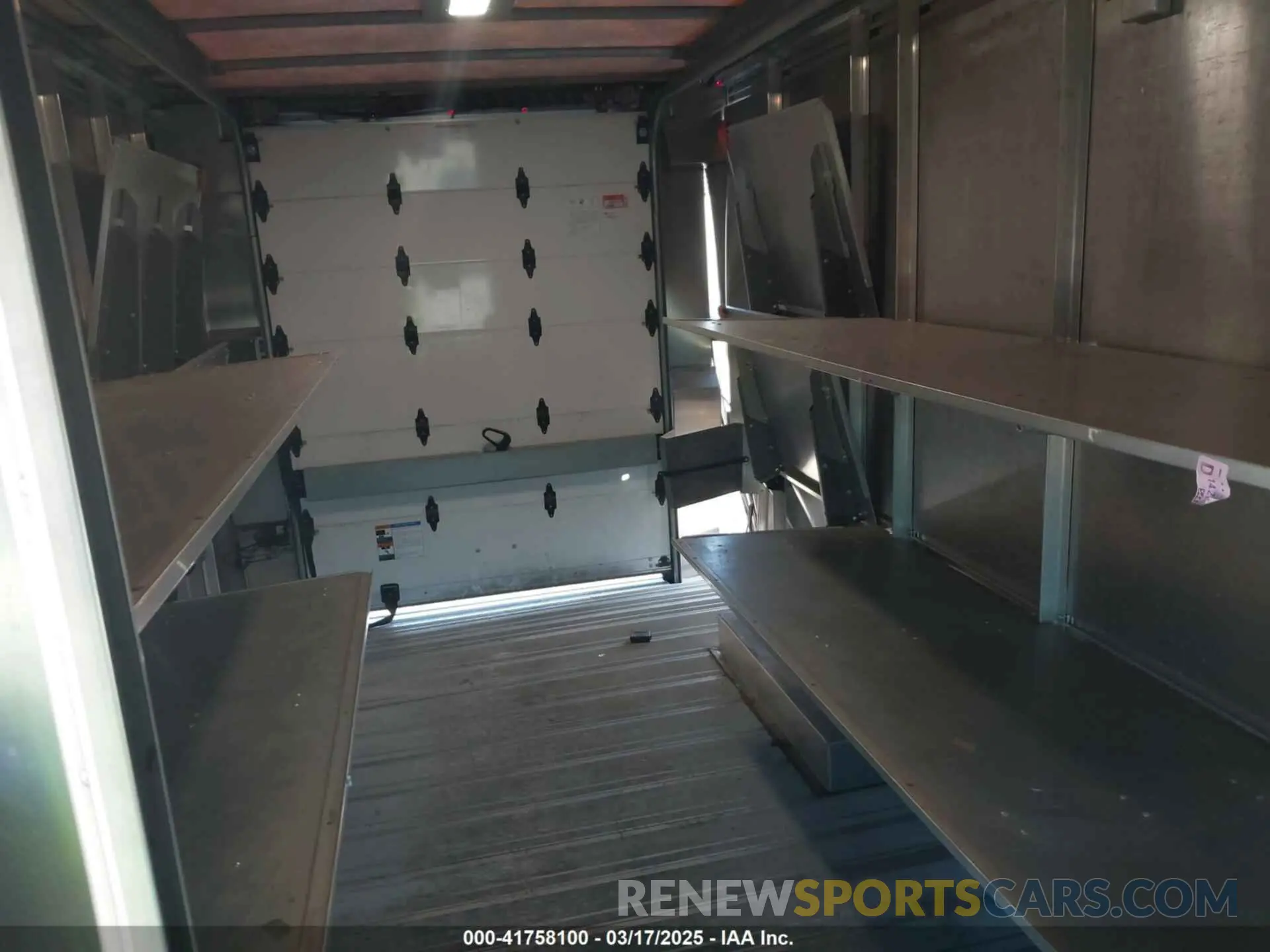 6 Photograph of a damaged car 3C7WRVMG1NE126017 RAM PROMASTER 3500 CUTAWAY 2022