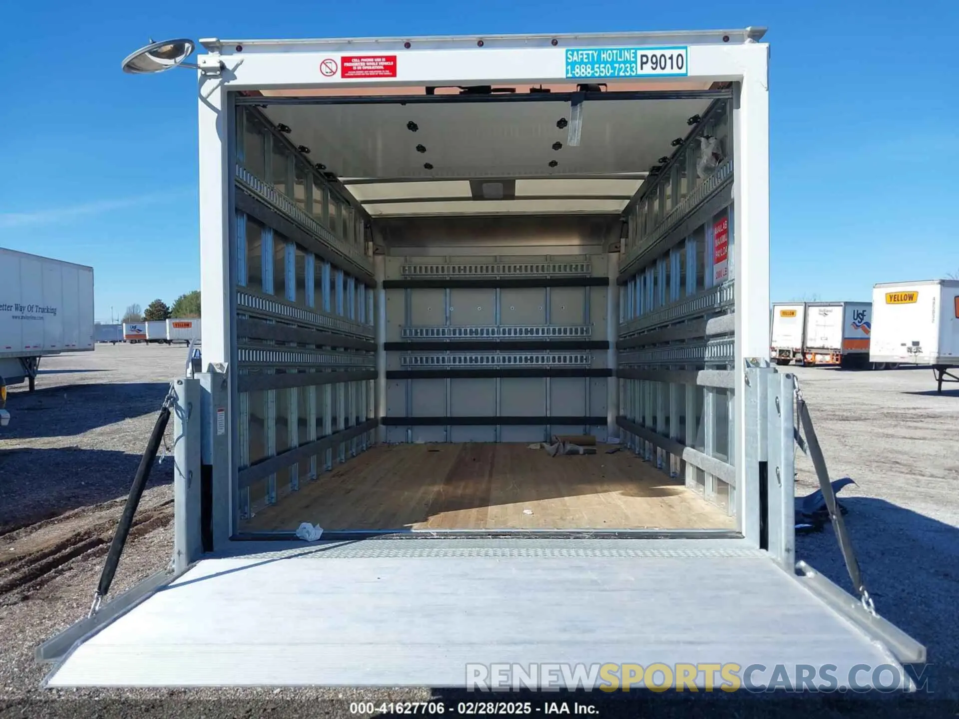 6 Photograph of a damaged car 3C7WRVLG7PE581636 RAM PROMASTER 3500 CUTAWAY 2023