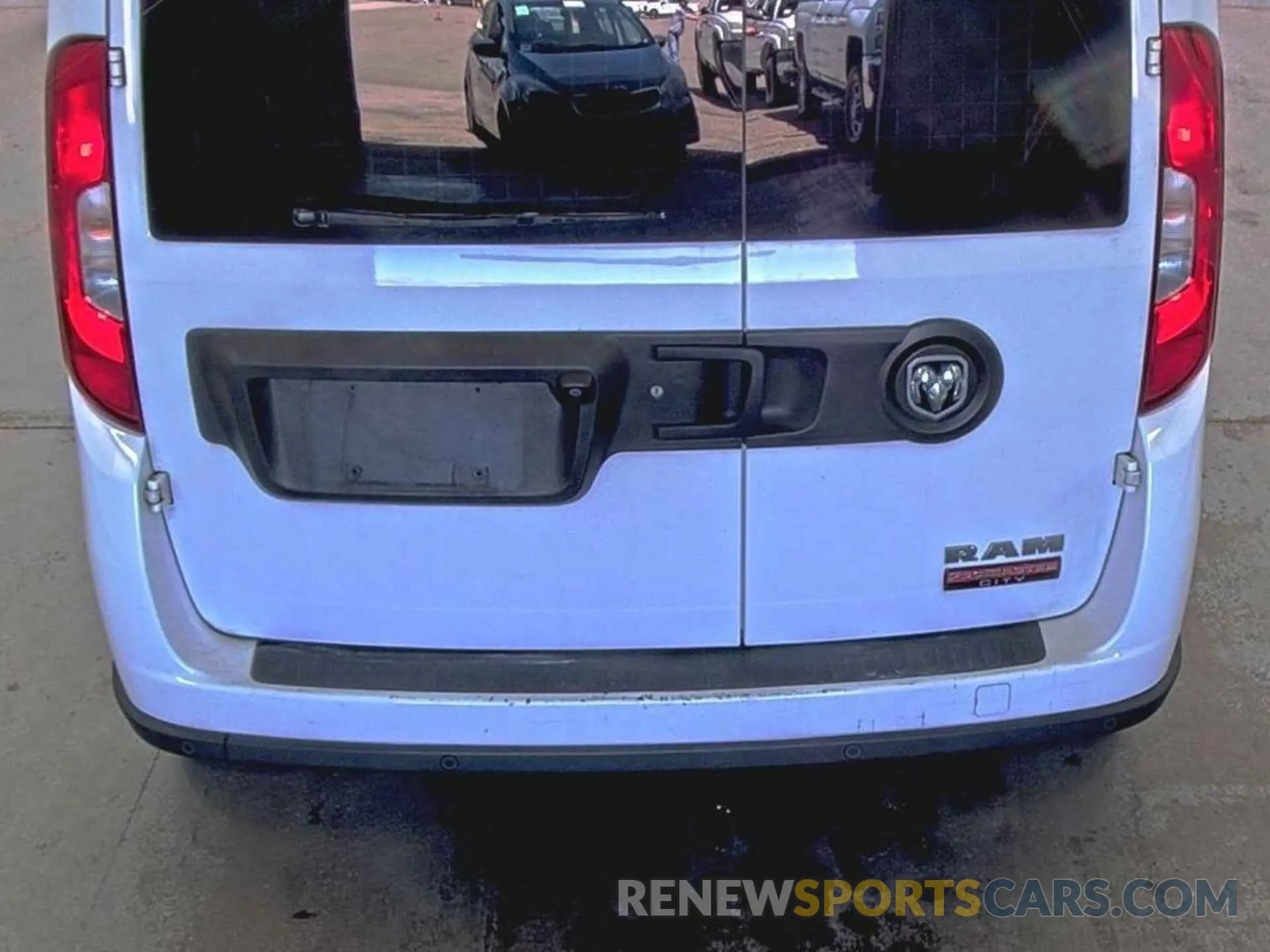 10 Photograph of a damaged car ZFBHRFBB1K6N73731 RAM PROMASTER CITY 2019