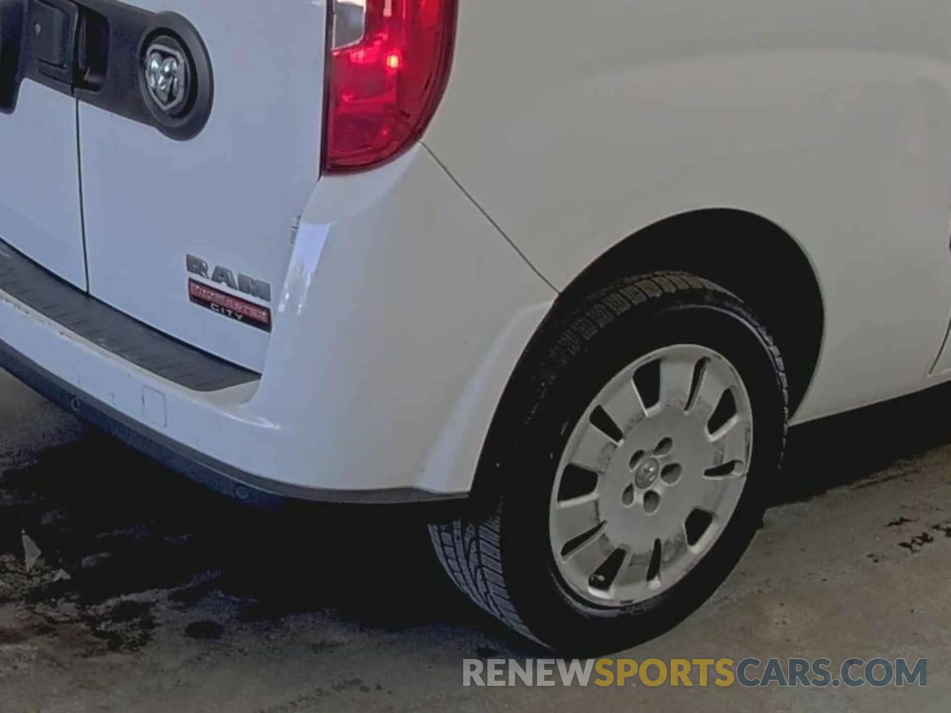 18 Photograph of a damaged car ZFBHRFBB1K6N73731 RAM PROMASTER CITY 2019