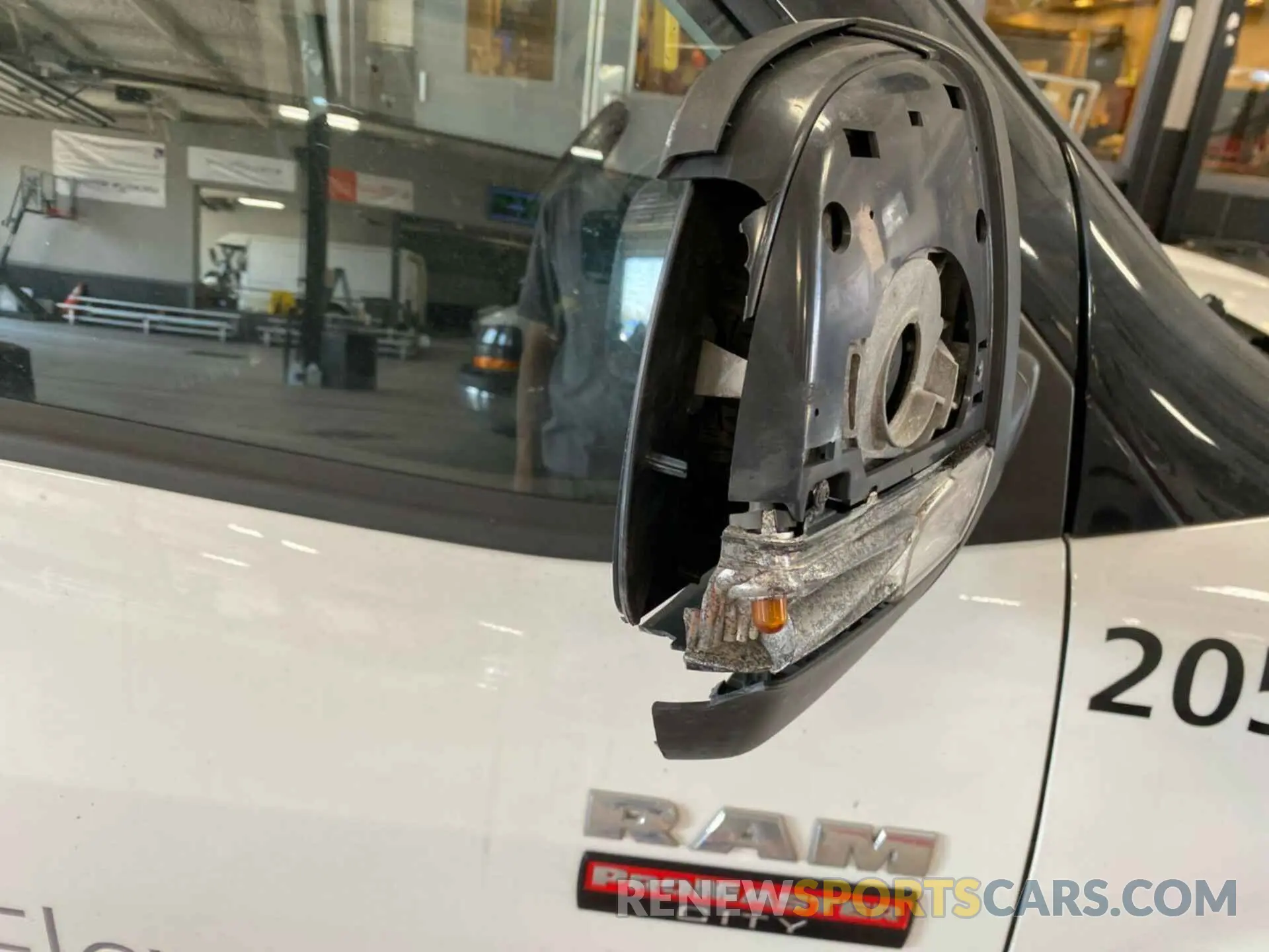 19 Photograph of a damaged car ZFBHRFBB1K6N73731 RAM PROMASTER CITY 2019