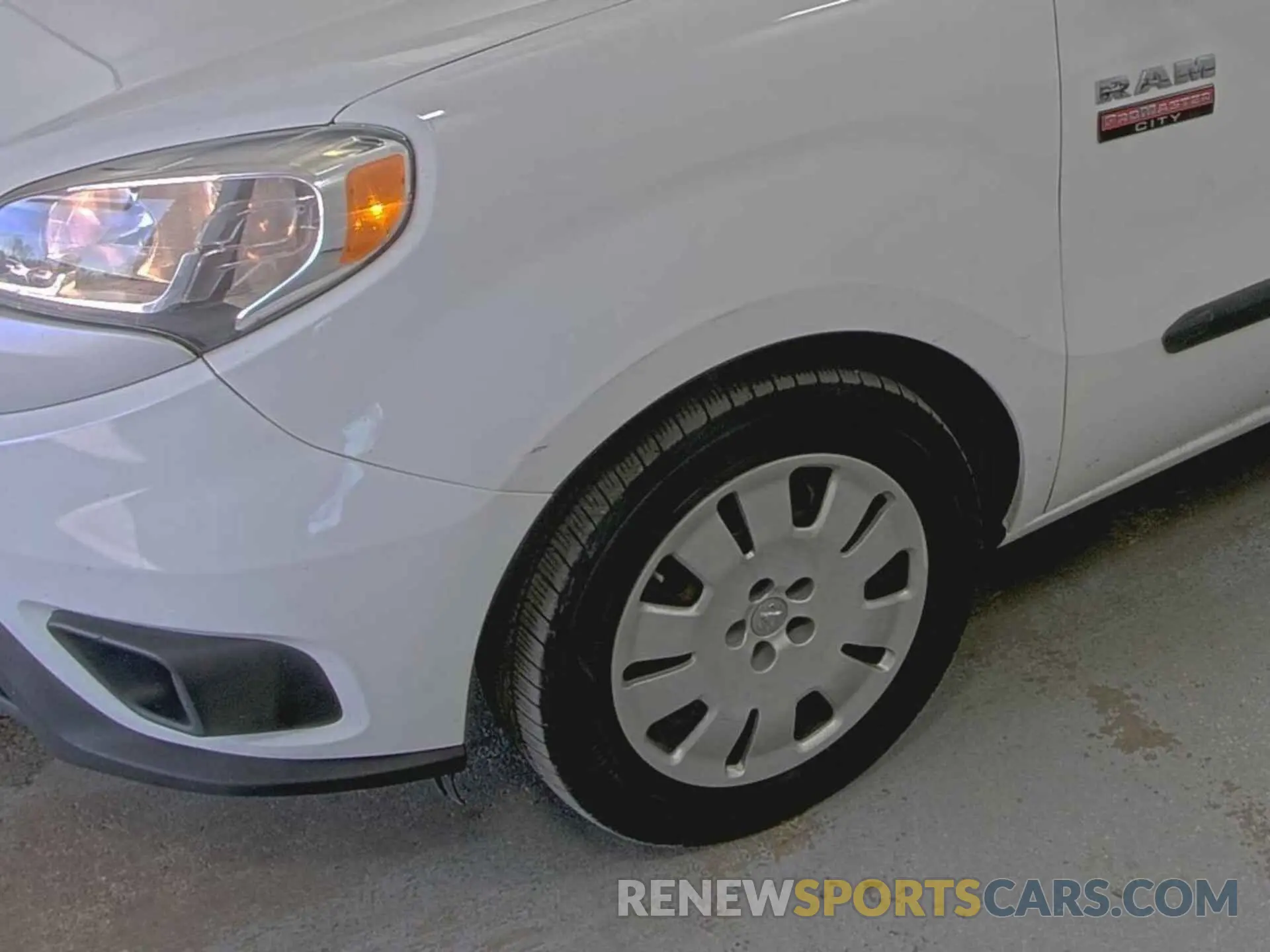 32 Photograph of a damaged car ZFBHRFBB1K6N73731 RAM PROMASTER CITY 2019