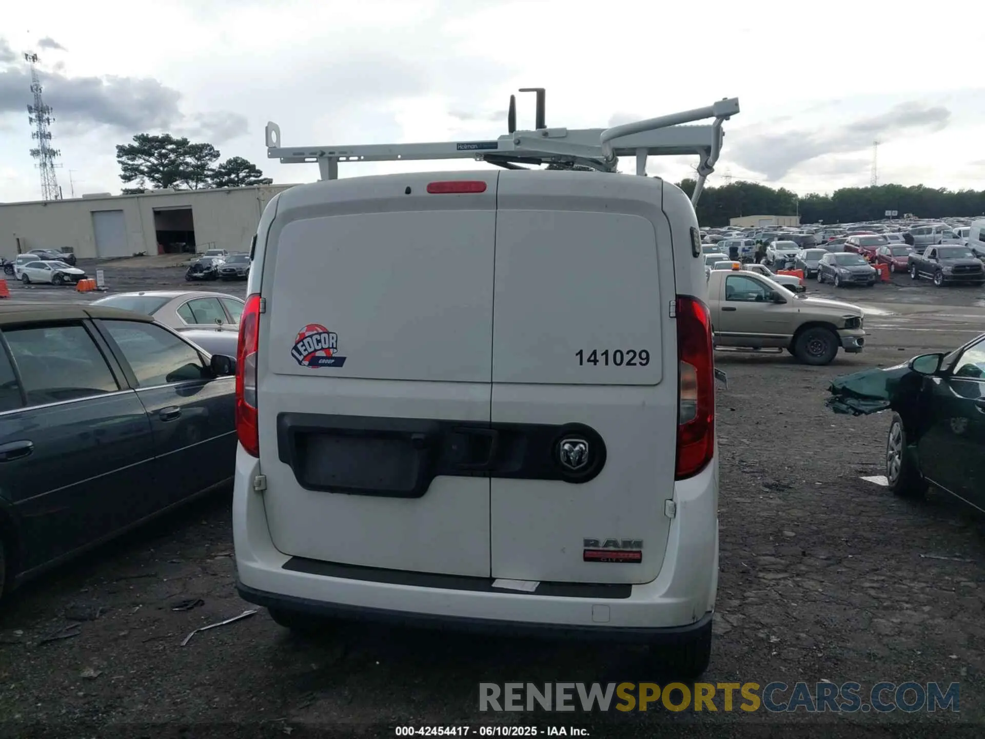 17 Photograph of a damaged car ZFBHRFAB7N6Y64692 RAM PROMASTER CITY 2022