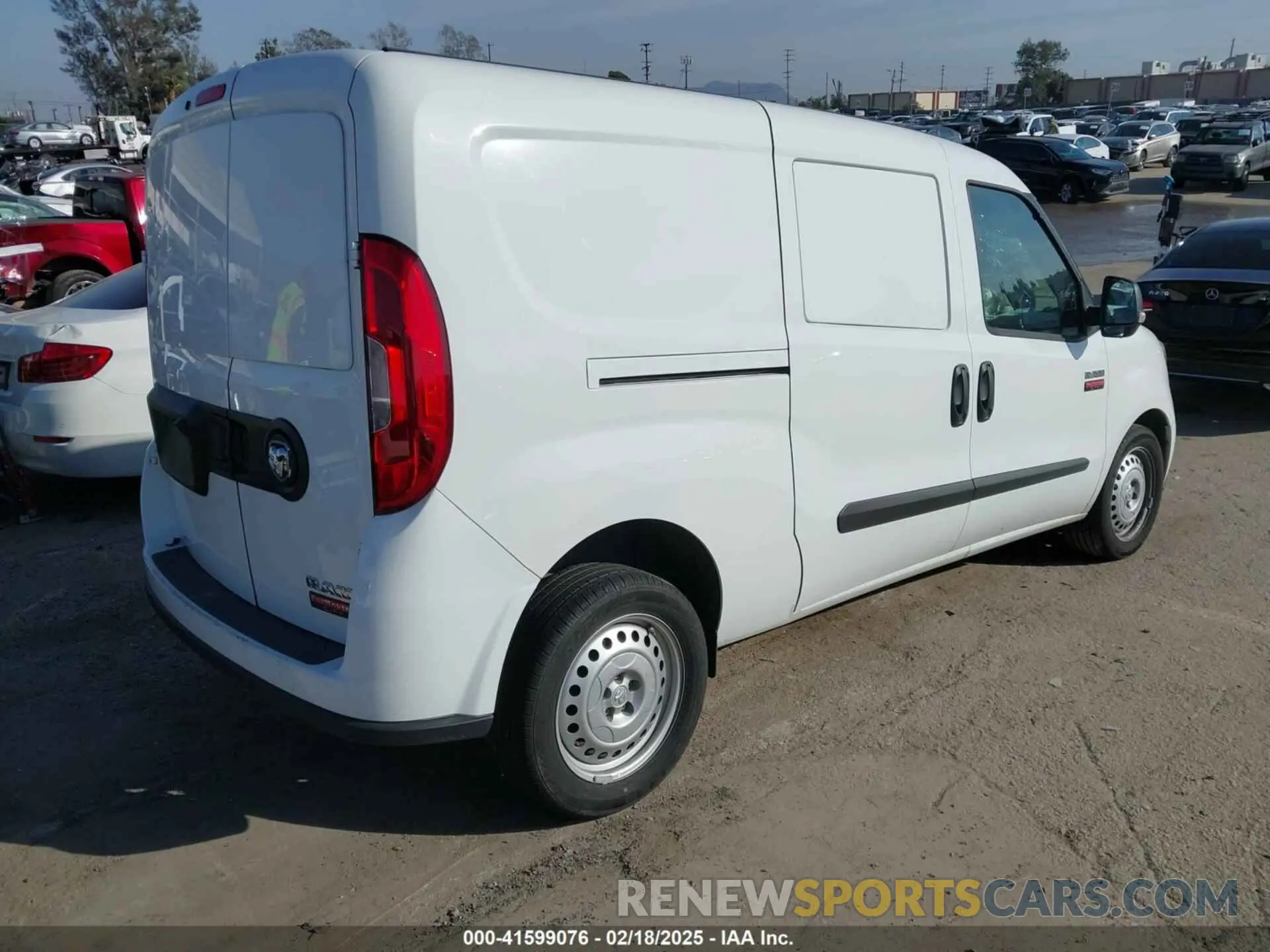 4 Photograph of a damaged car ZFBHRFAB8N6Y72042 RAM PROMASTER CITY 2022