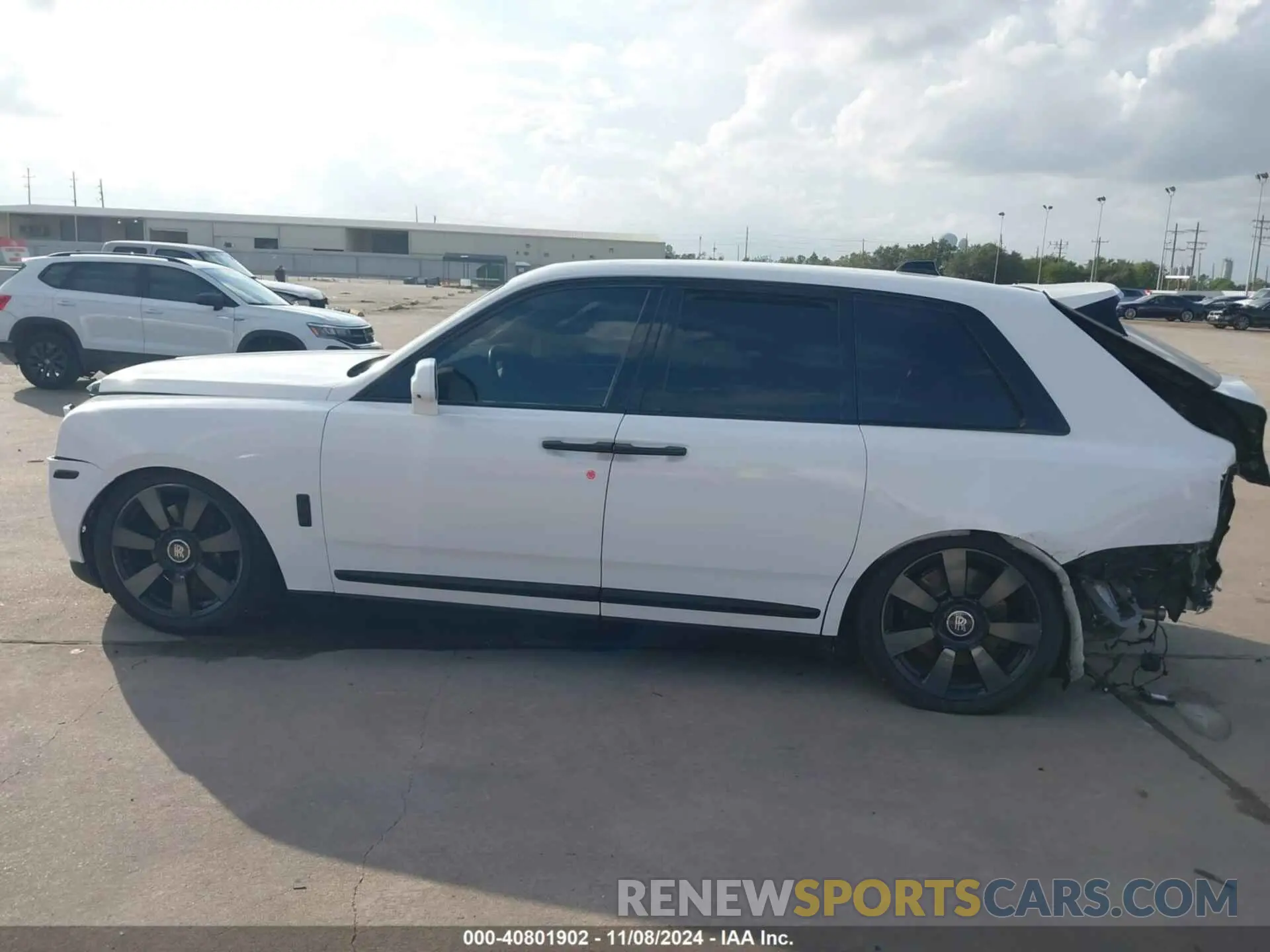15 Photograph of a damaged car SLATV4C05LU200555 ROLLS-ROYCE CULLINAN 2020