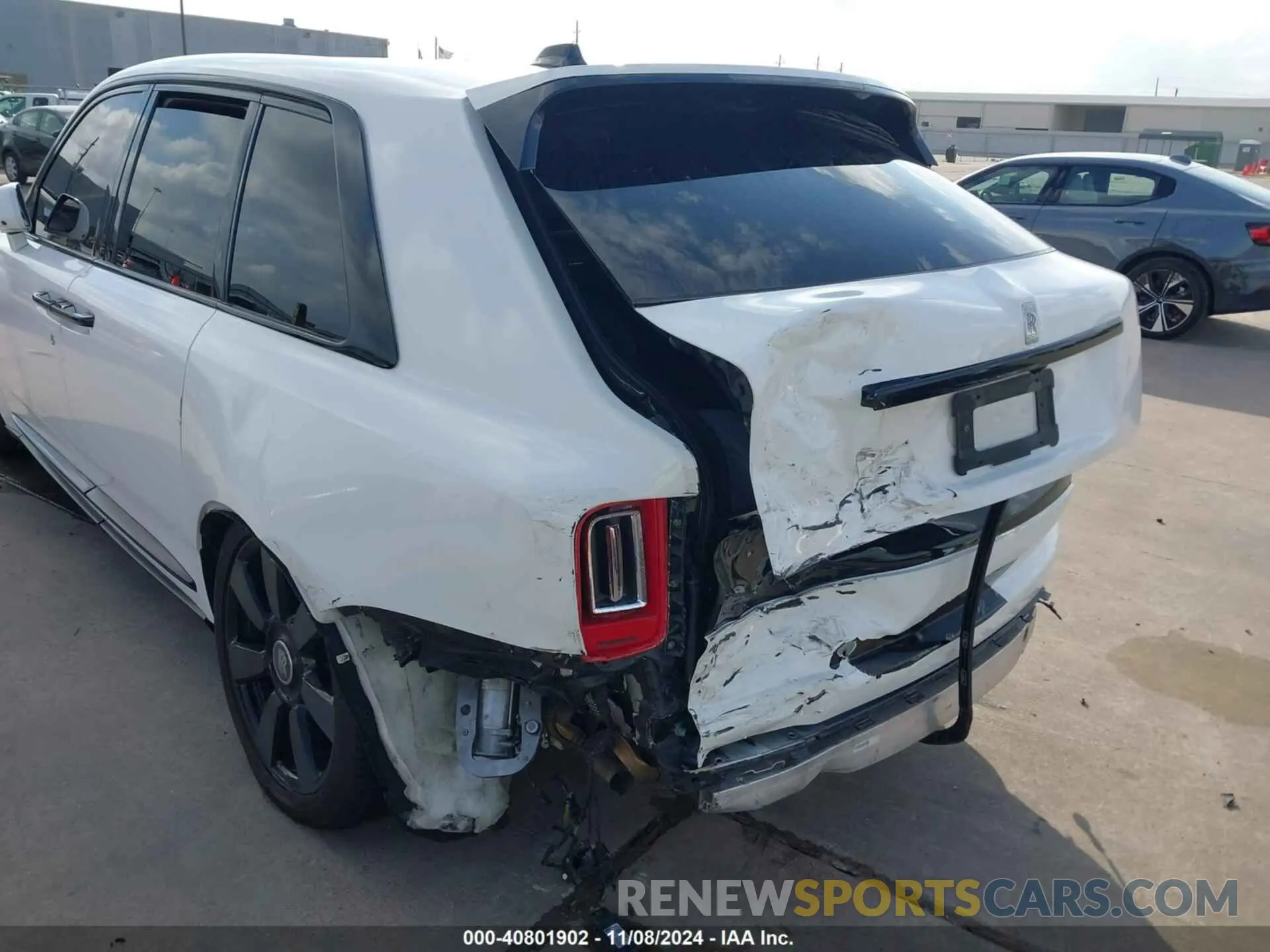 18 Photograph of a damaged car SLATV4C05LU200555 ROLLS-ROYCE CULLINAN 2020