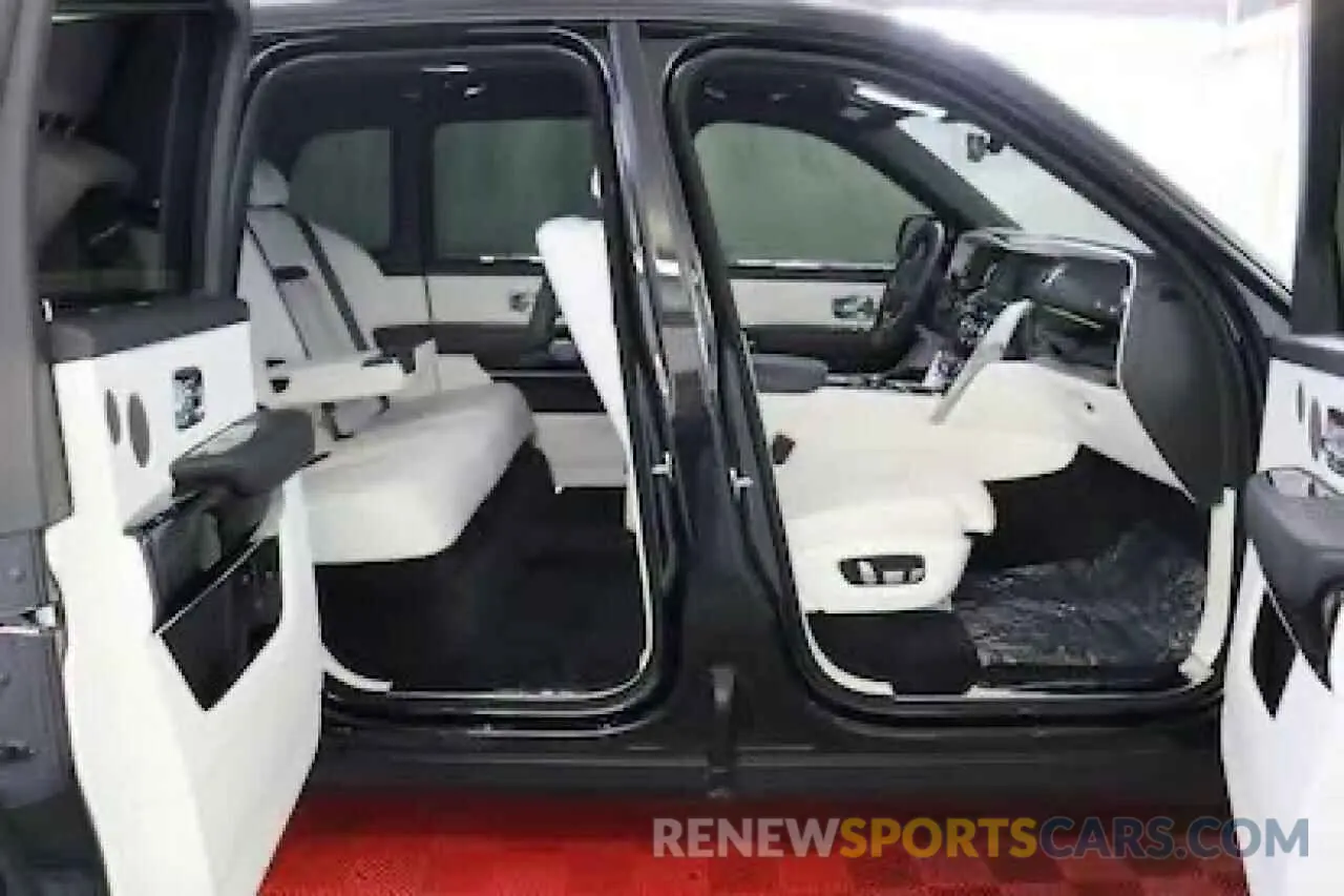 7 Photograph of a damaged car SLATV4C0XLU201XXX ROLLS-ROYCE CULLINAN 2020