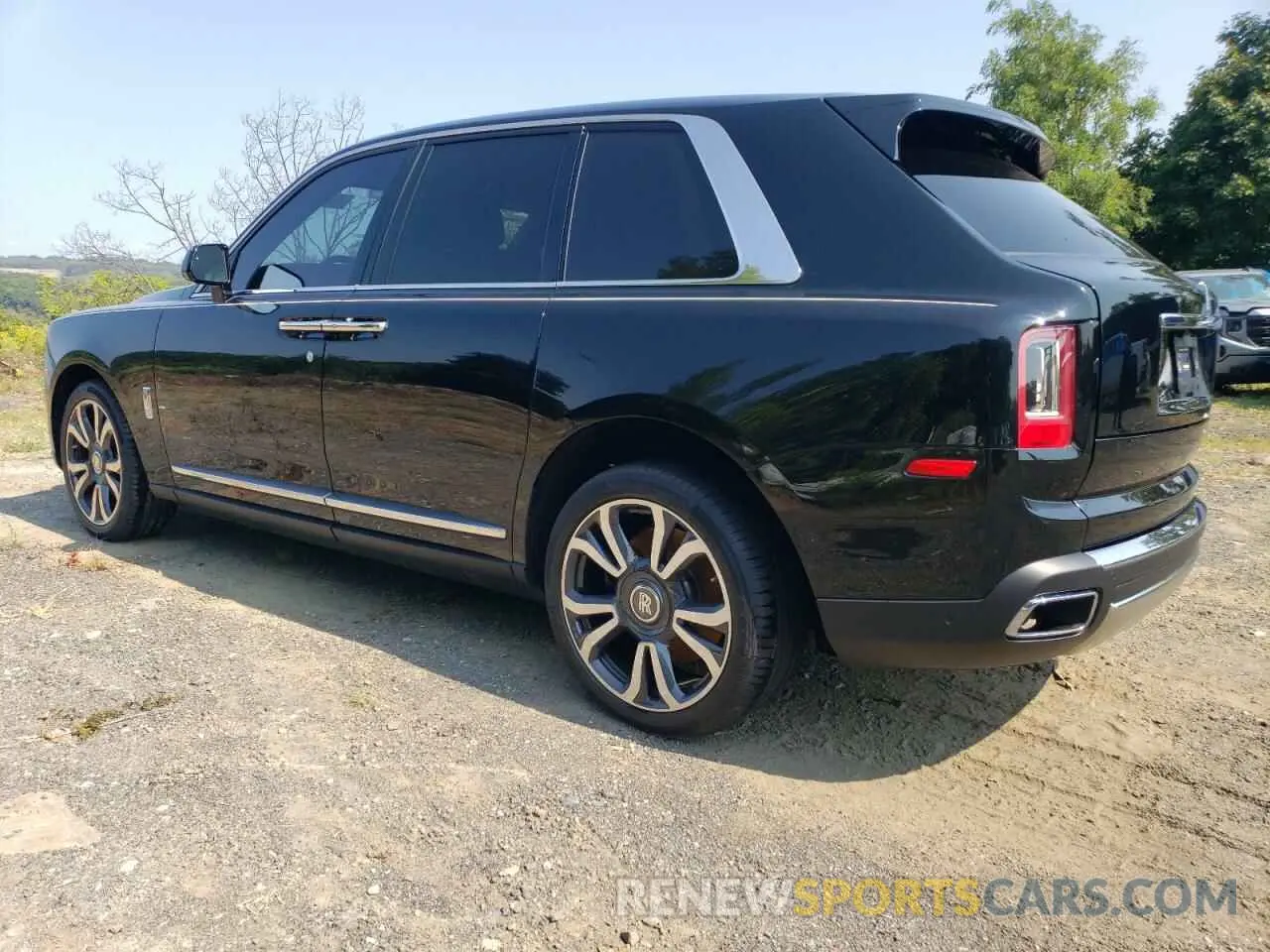 2 Photograph of a damaged car SLATV4C09NU214462 ROLLS-ROYCE CULLINAN 2022