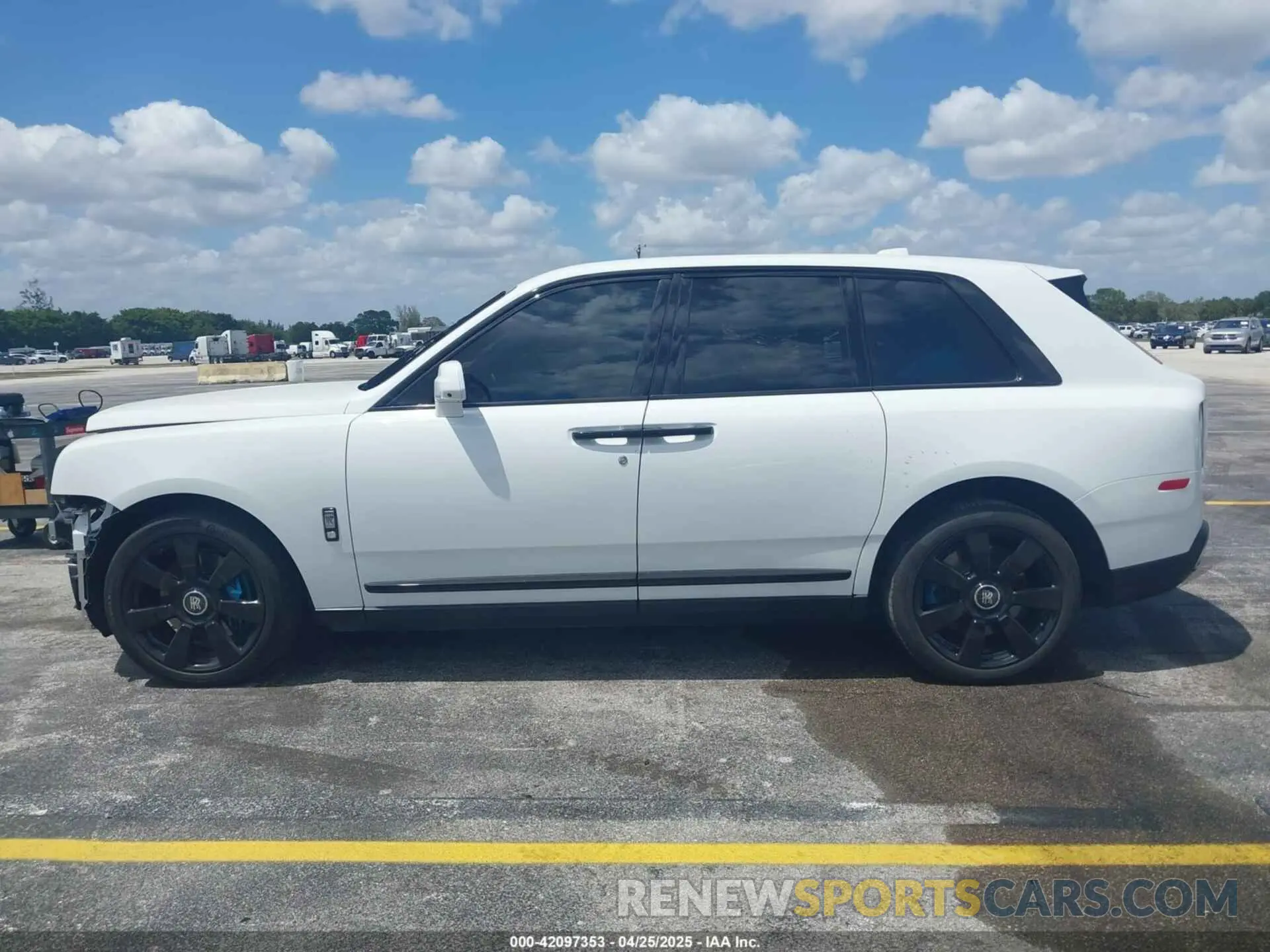 13 Photograph of a damaged car SLATV4C09PU220426 ROLLS-ROYCE CULLINAN 2023