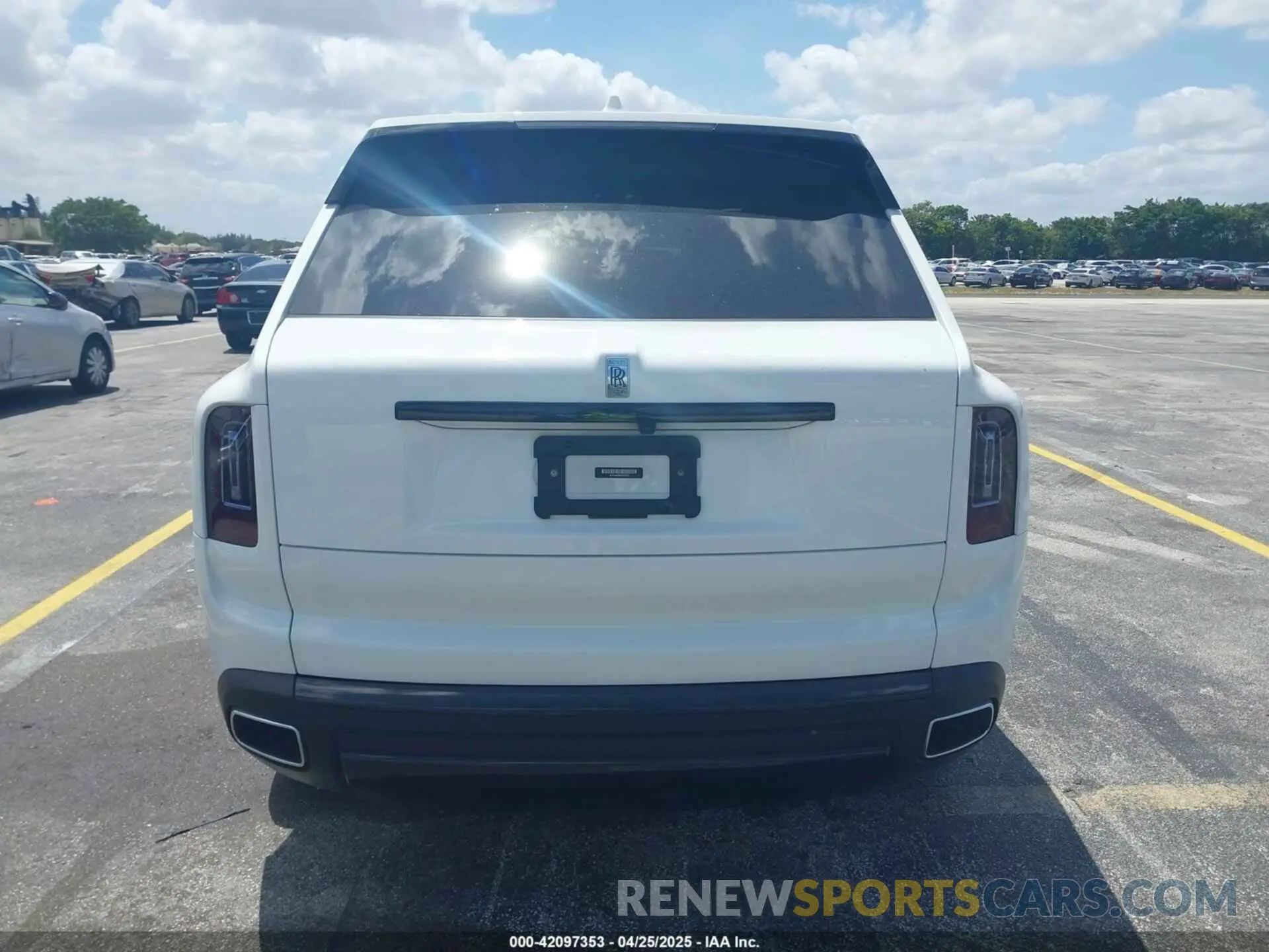 15 Photograph of a damaged car SLATV4C09PU220426 ROLLS-ROYCE CULLINAN 2023