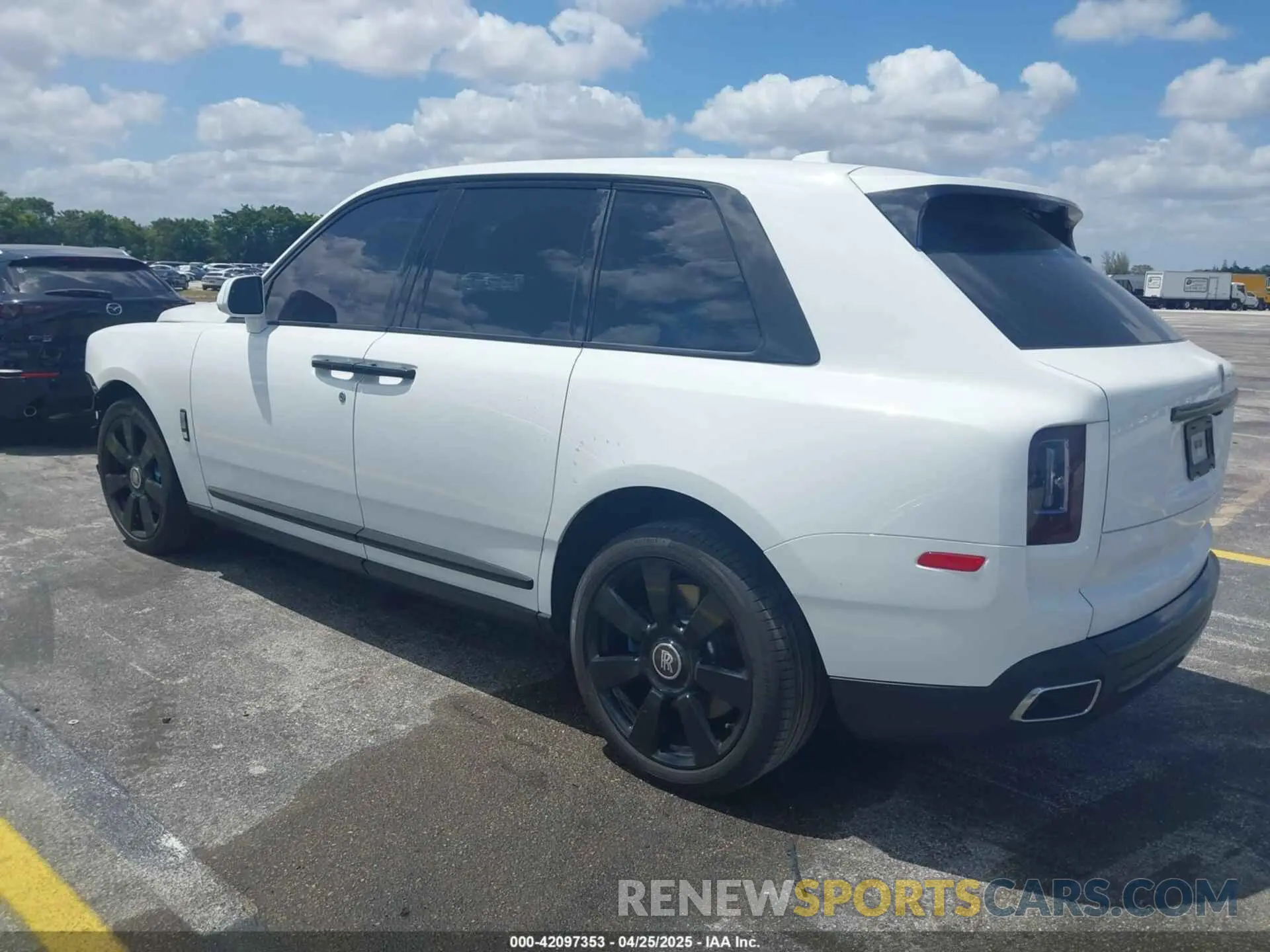 3 Photograph of a damaged car SLATV4C09PU220426 ROLLS-ROYCE CULLINAN 2023