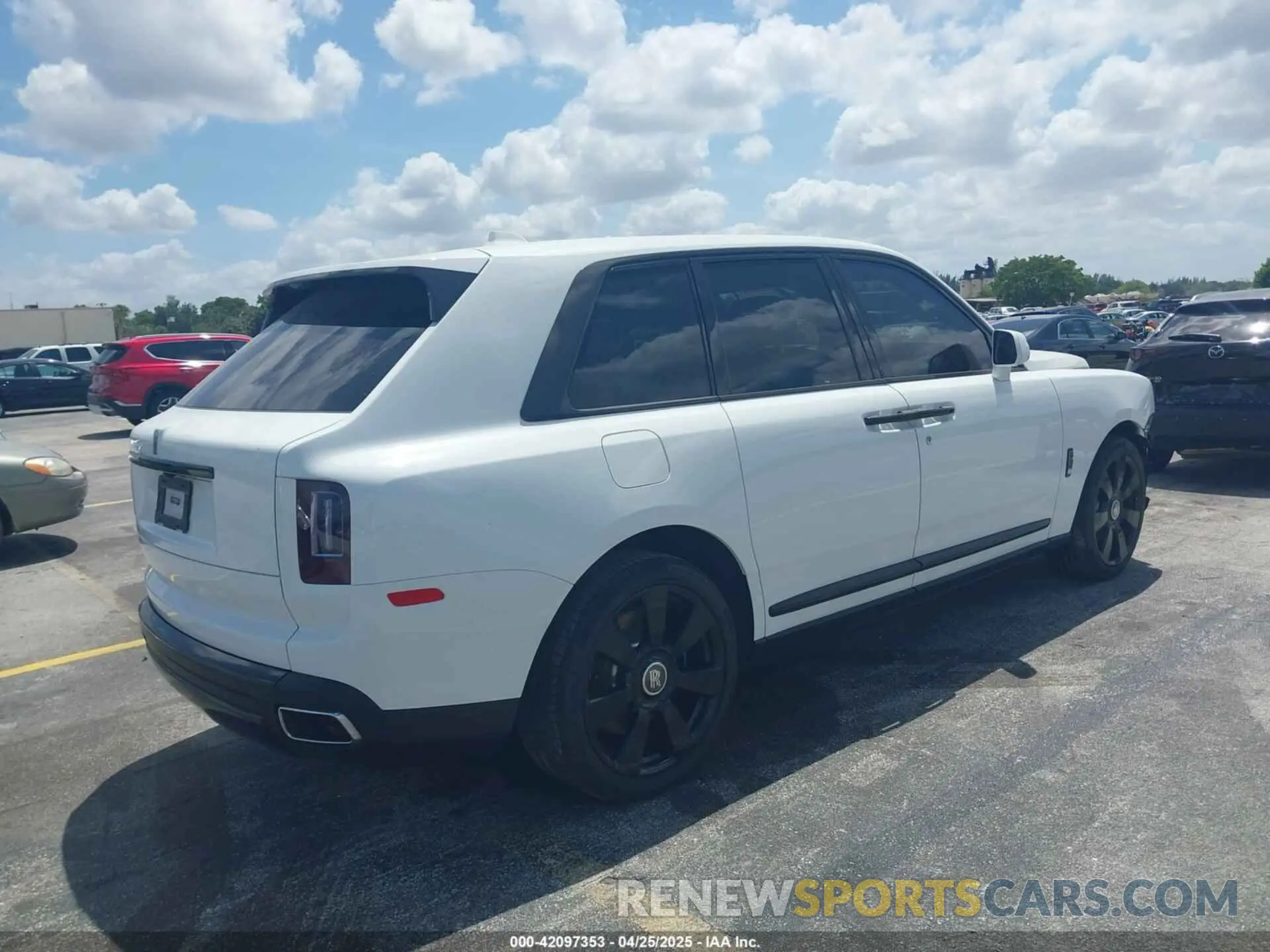 4 Photograph of a damaged car SLATV4C09PU220426 ROLLS-ROYCE CULLINAN 2023