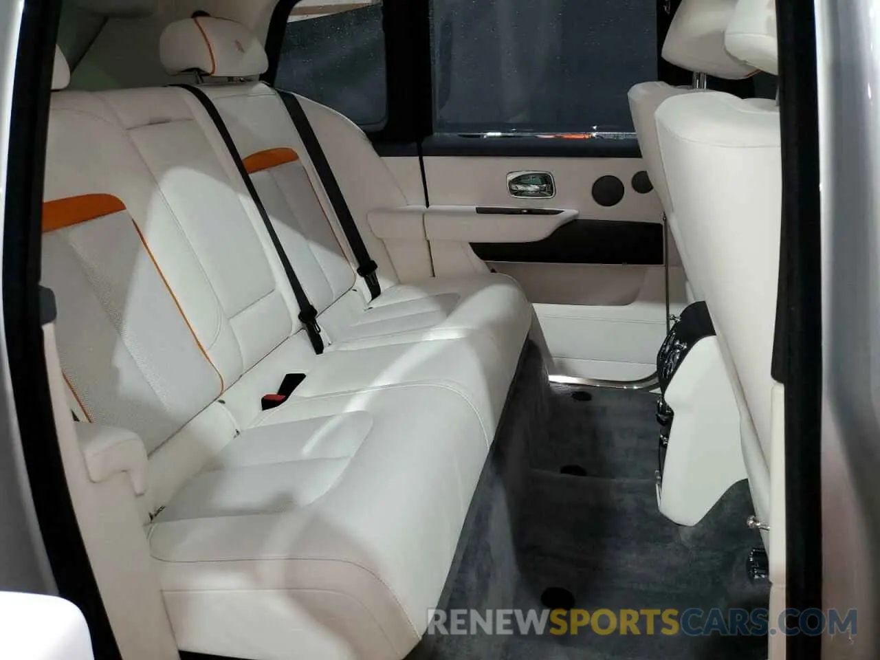 11 Photograph of a damaged car SLATV4C09RU224513 ROLLS-ROYCE CULLINAN 2024