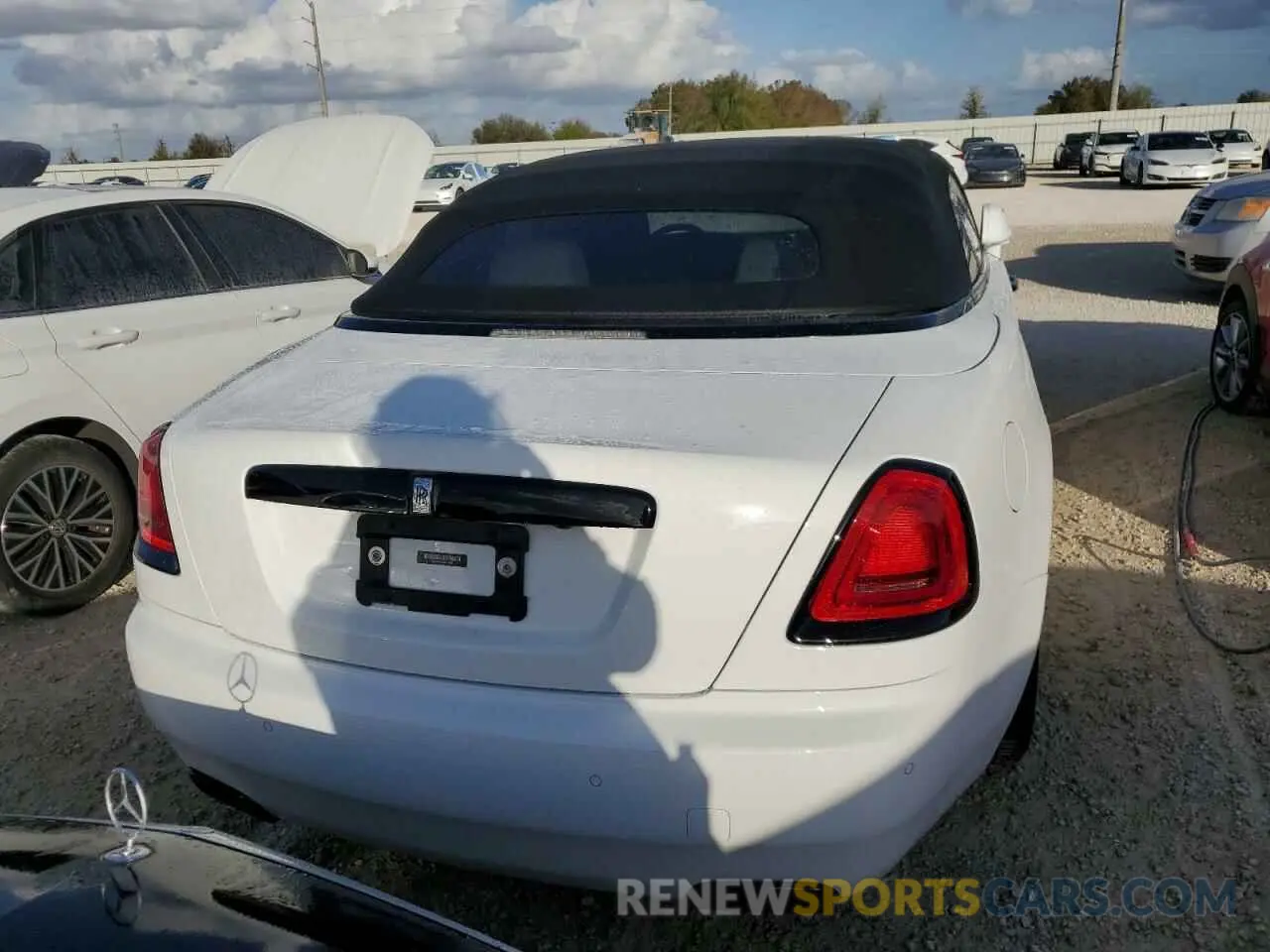 6 Photograph of a damaged car SCA666D58KU118205 ROLLS-ROYCE DAWN 2019