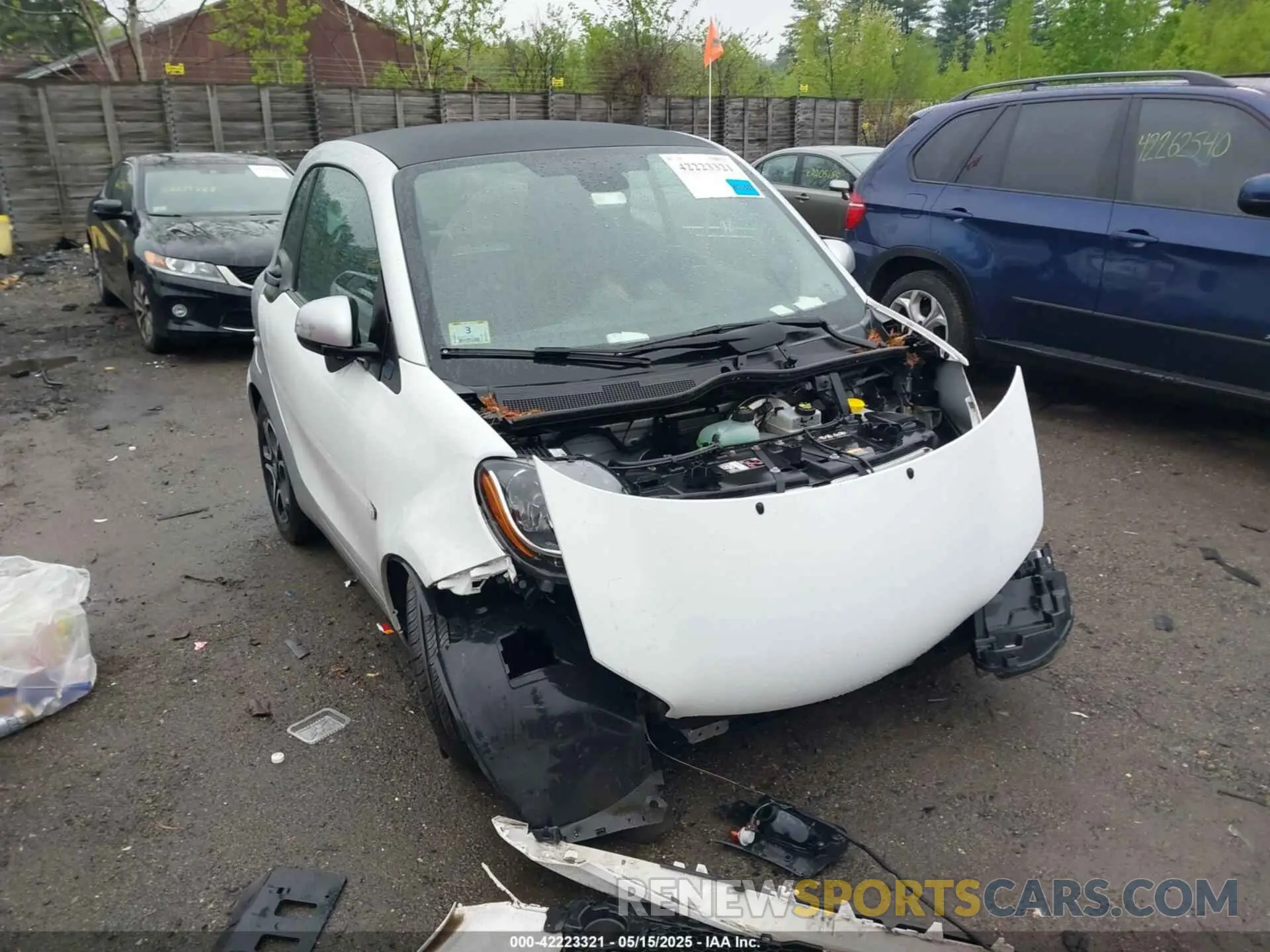 1 Photograph of a damaged car WMEFJ9BA1KK375602 SMART EQ FORTWO 2019