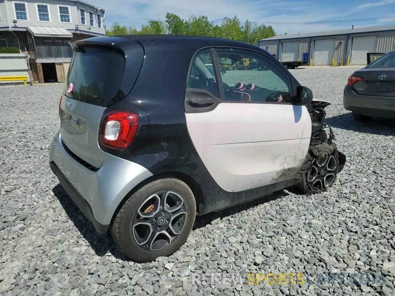 3 Photograph of a damaged car WMEFJ9BAXKK359995 SMART FORTWO 2019
