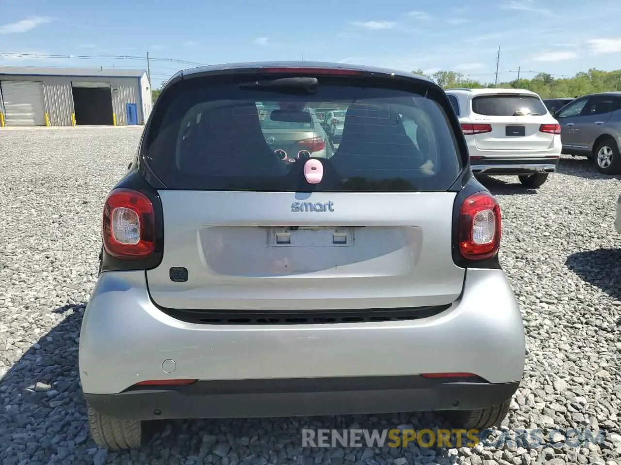 6 Photograph of a damaged car WMEFJ9BAXKK359995 SMART FORTWO 2019