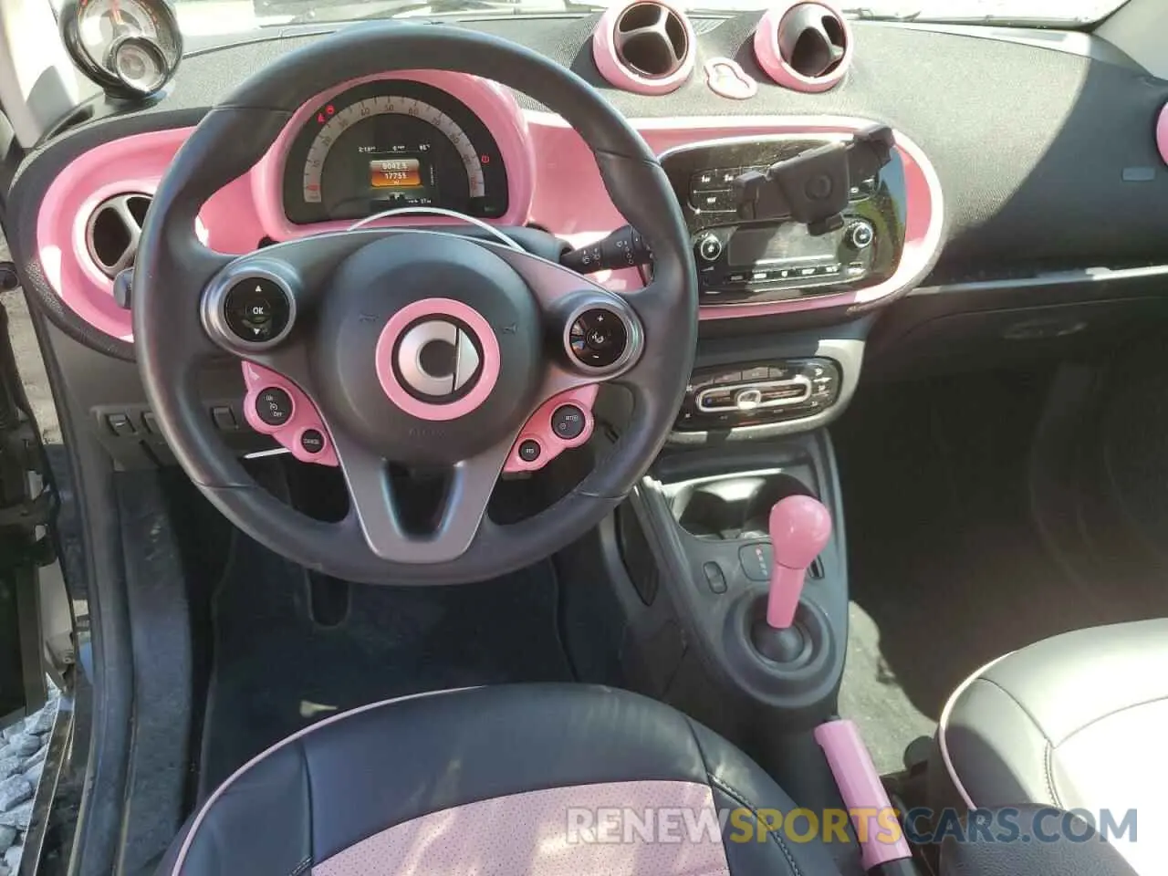 8 Photograph of a damaged car WMEFJ9BAXKK359995 SMART FORTWO 2019