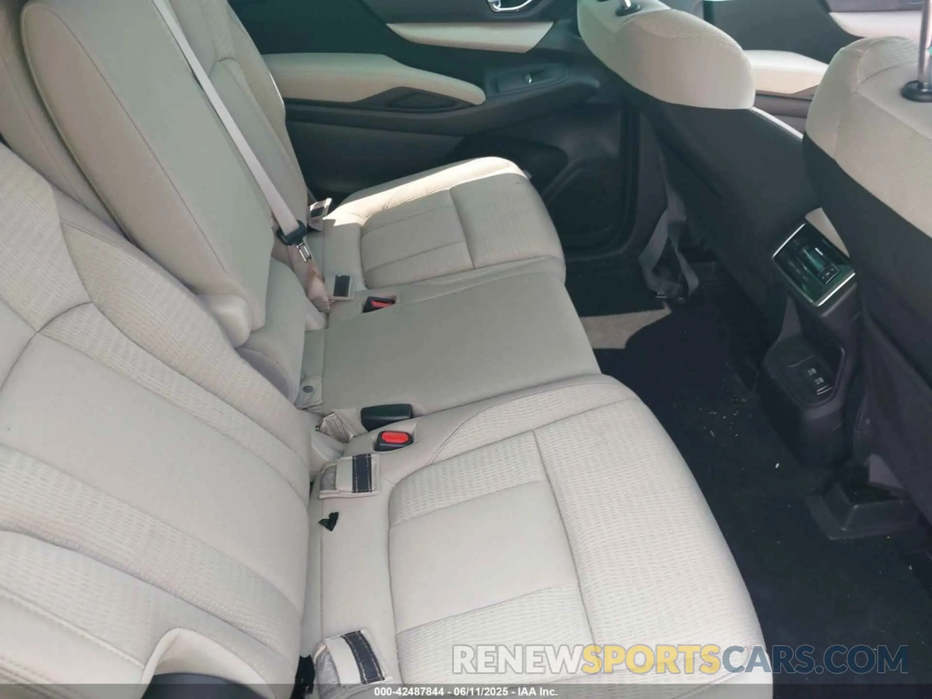 8 Photograph of a damaged car 4S4WMACDXK3449752 SUBARU ASCENT 2019