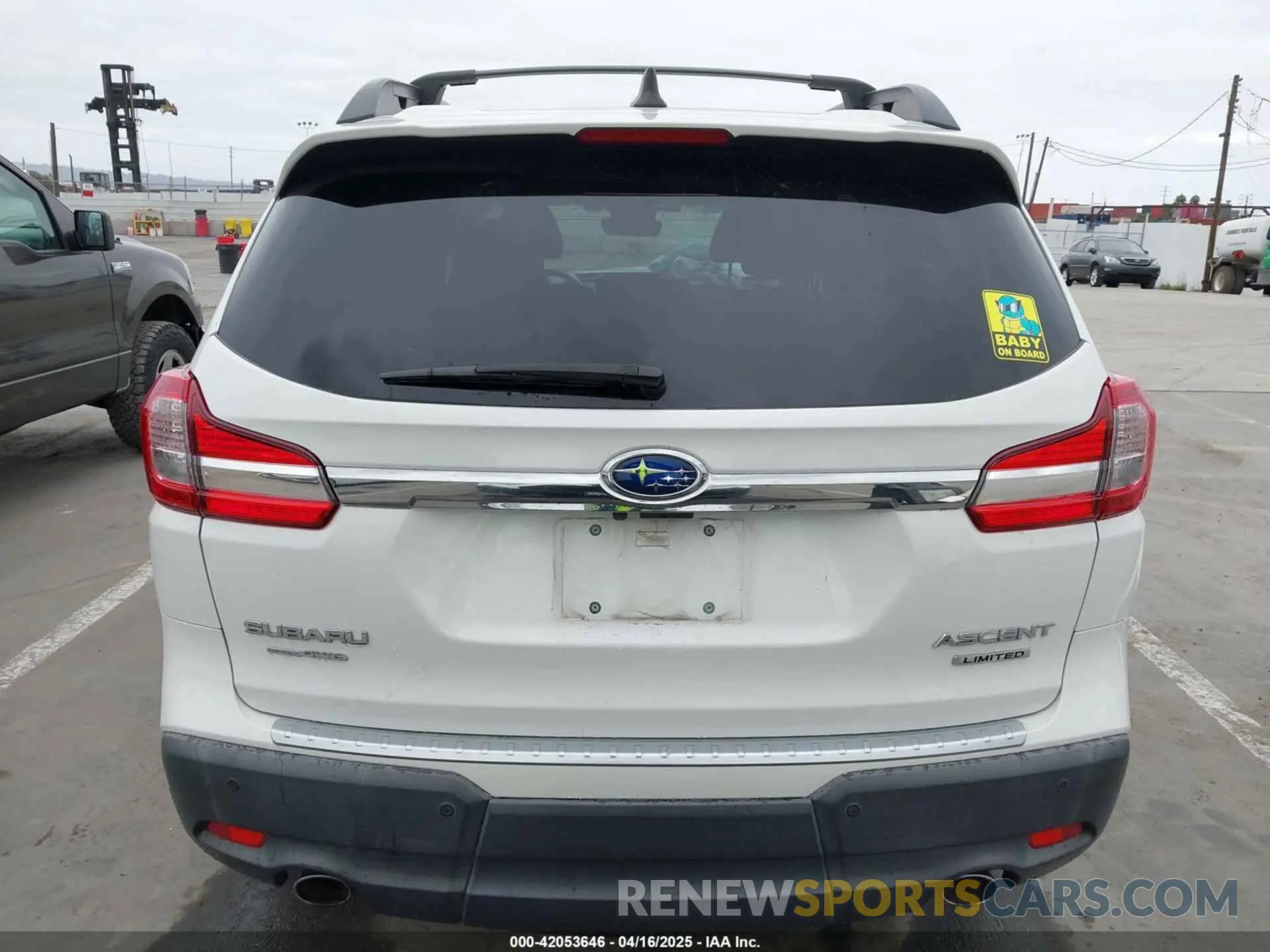 17 Photograph of a damaged car 4S4WMAJD0K3472993 SUBARU ASCENT 2019