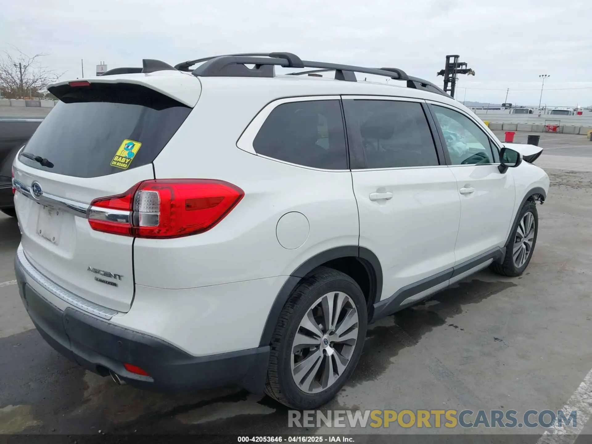 4 Photograph of a damaged car 4S4WMAJD0K3472993 SUBARU ASCENT 2019