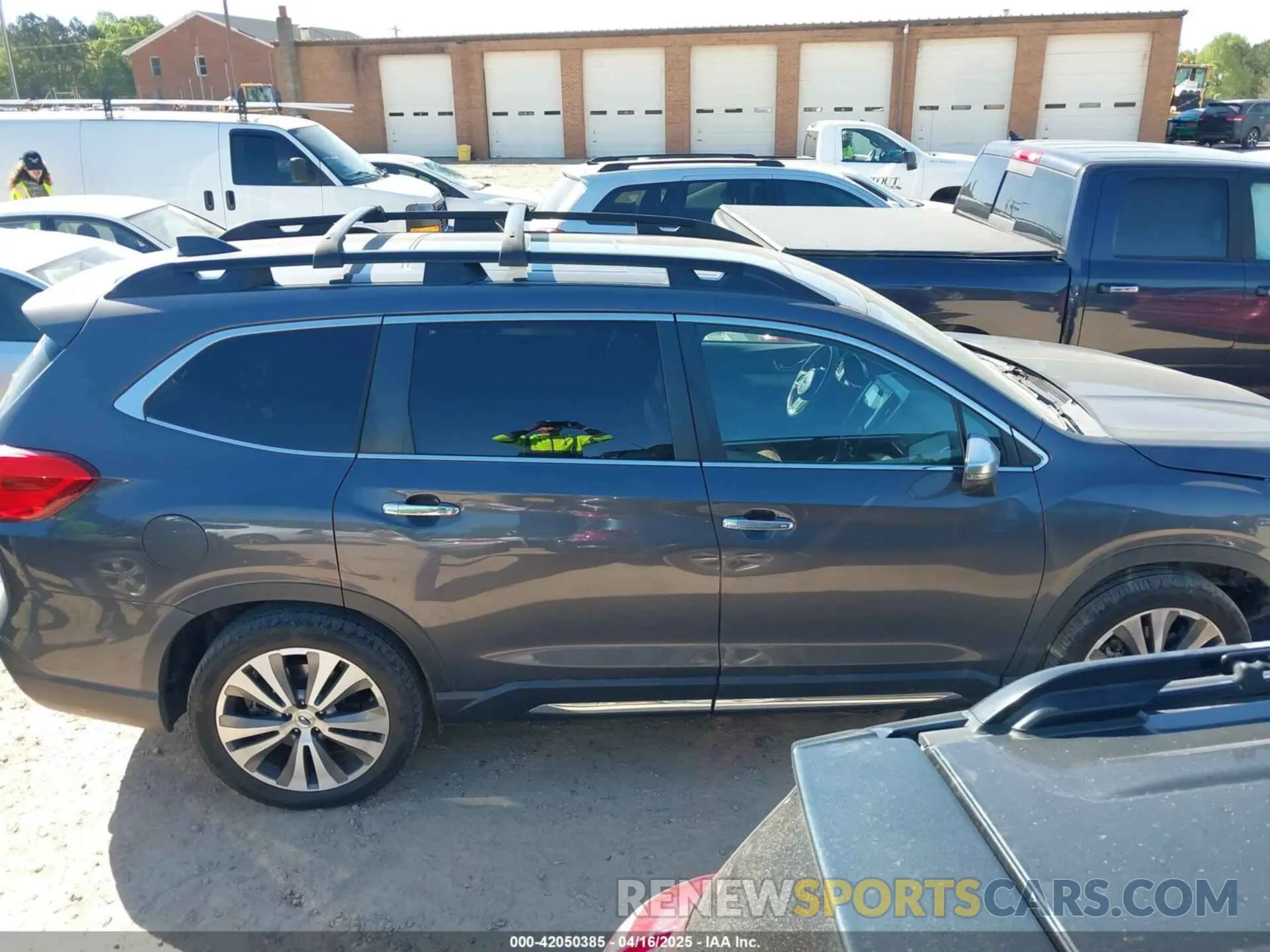 13 Photograph of a damaged car 4S4WMARD5L3404713 SUBARU ASCENT 2020