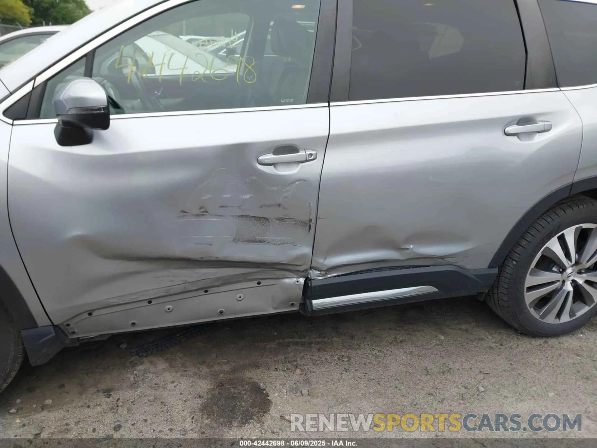17 Photograph of a damaged car 4S4WMAPD5M3465998 SUBARU ASCENT 2021